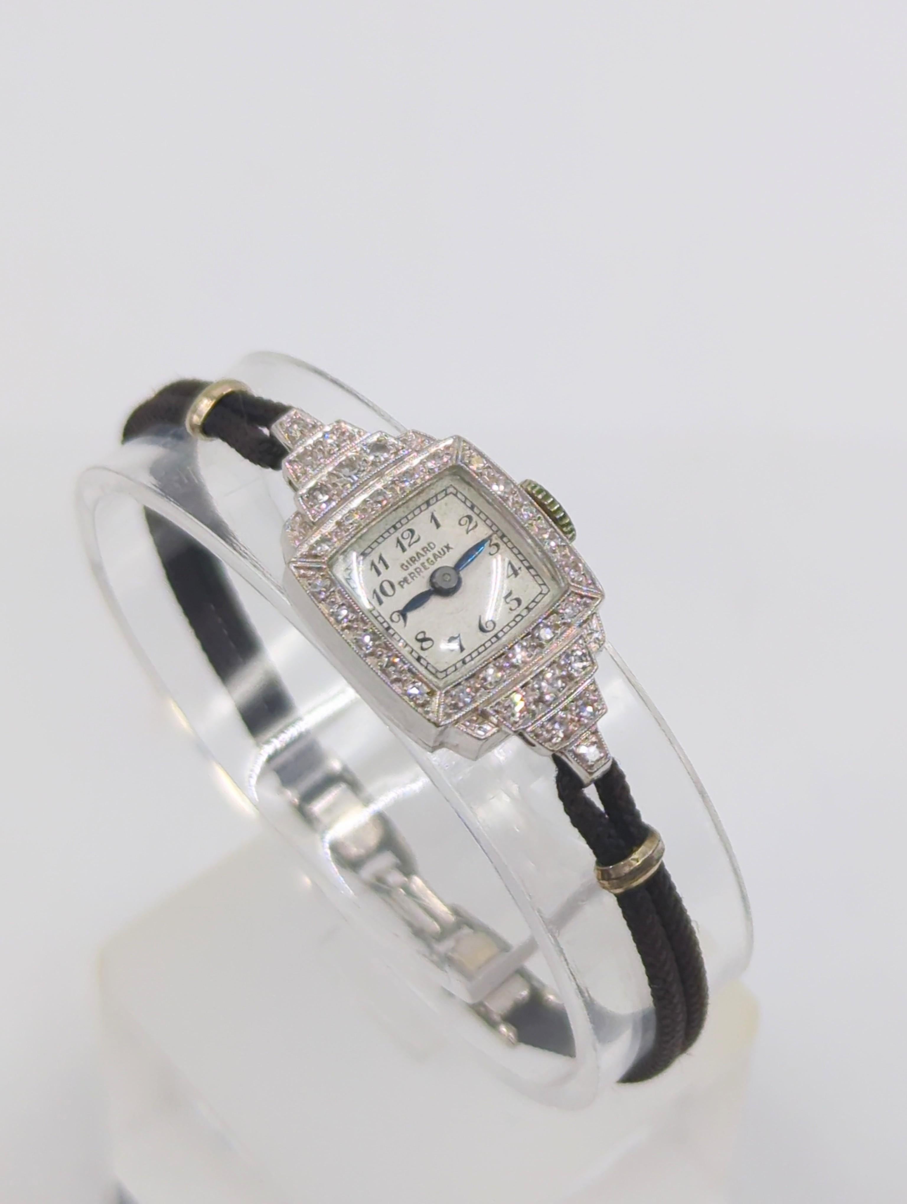Art déco Montre-bracelet suisse Tiny Girard Perregaux pour femme en platine massif et diamants à remontage manuel en vente