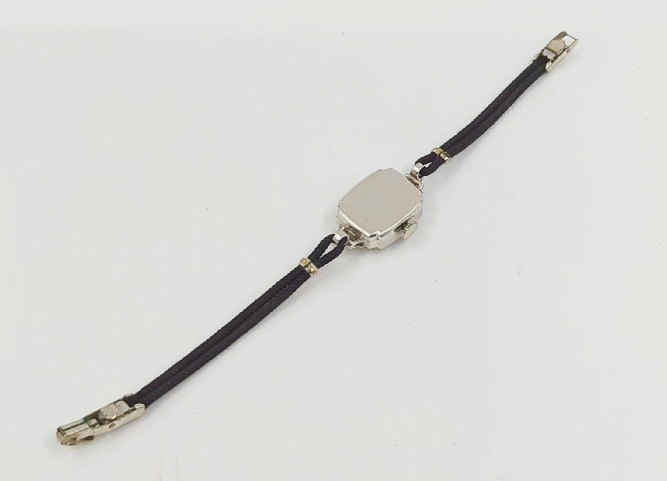 Taille ronde Montre-bracelet suisse Tiny Girard Perregaux pour femme en platine massif et diamants à remontage manuel en vente