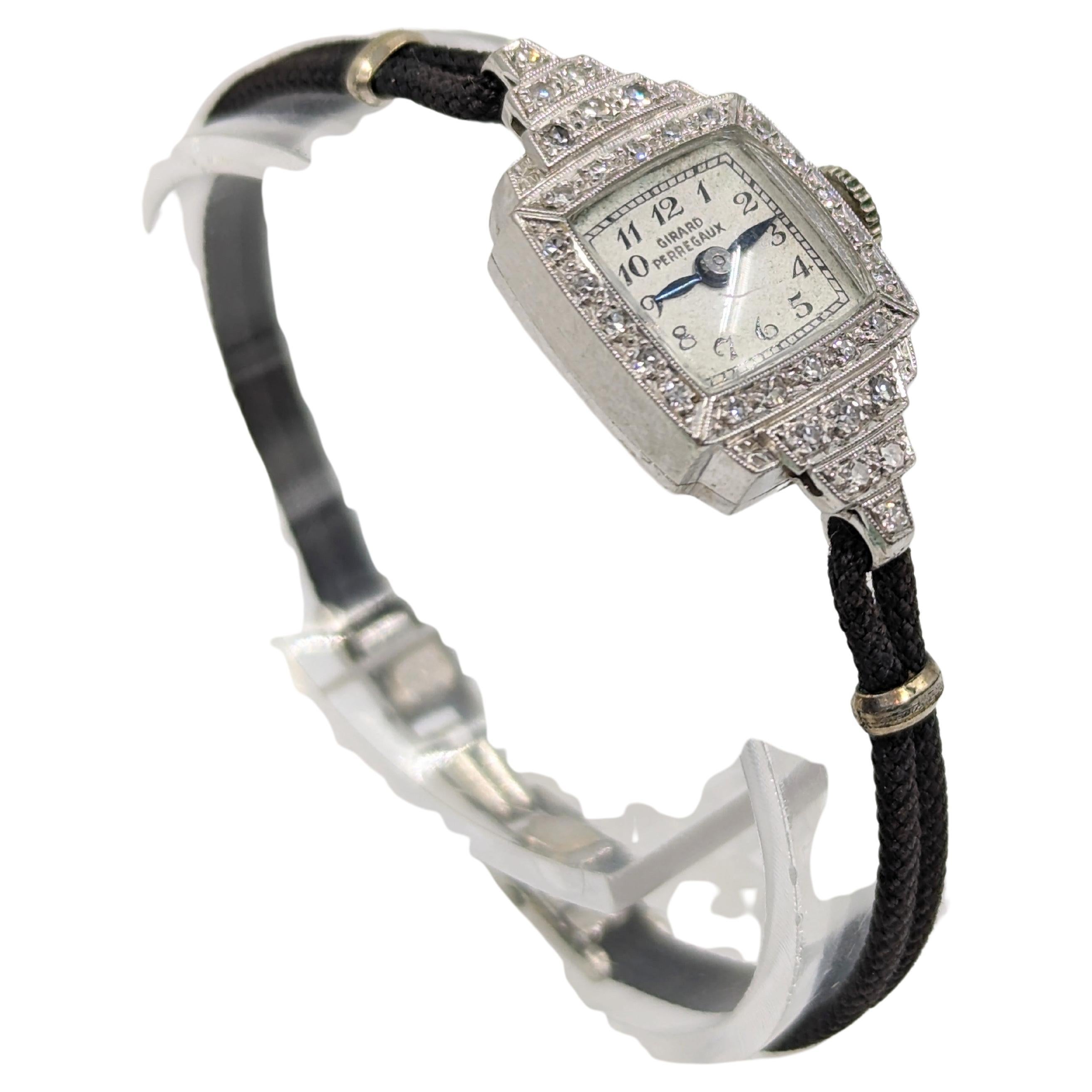 Montre-bracelet suisse Tiny Girard Perregaux pour femme en platine massif et diamants à remontage manuel en vente 3