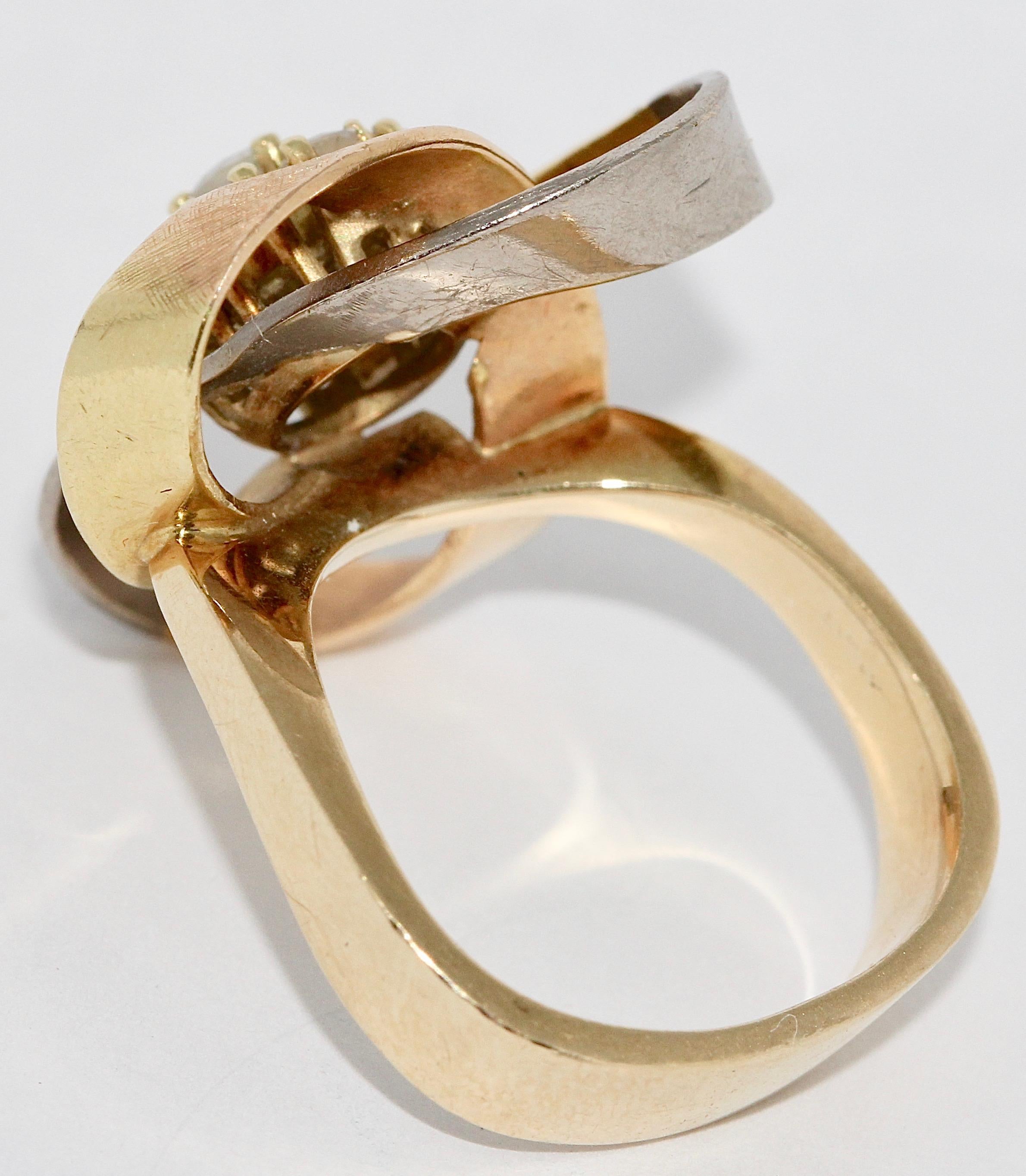 Ladies Tricolor Diamond Ring, 14 Karat Gold For Sale 1