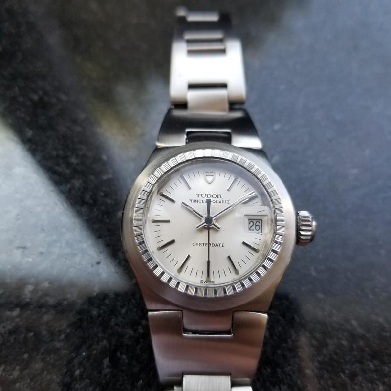 Charmante Luxus, alle Edelstahl Damen Tudor Princess Quartz Oysterdate, c.1980s, alle original. Von einem Uhrmachermeister für echt befunden. Wunderschönes silbernes Tudor-Zifferblatt, applizierte silberne Stabindexe, silberne Minuten- und
