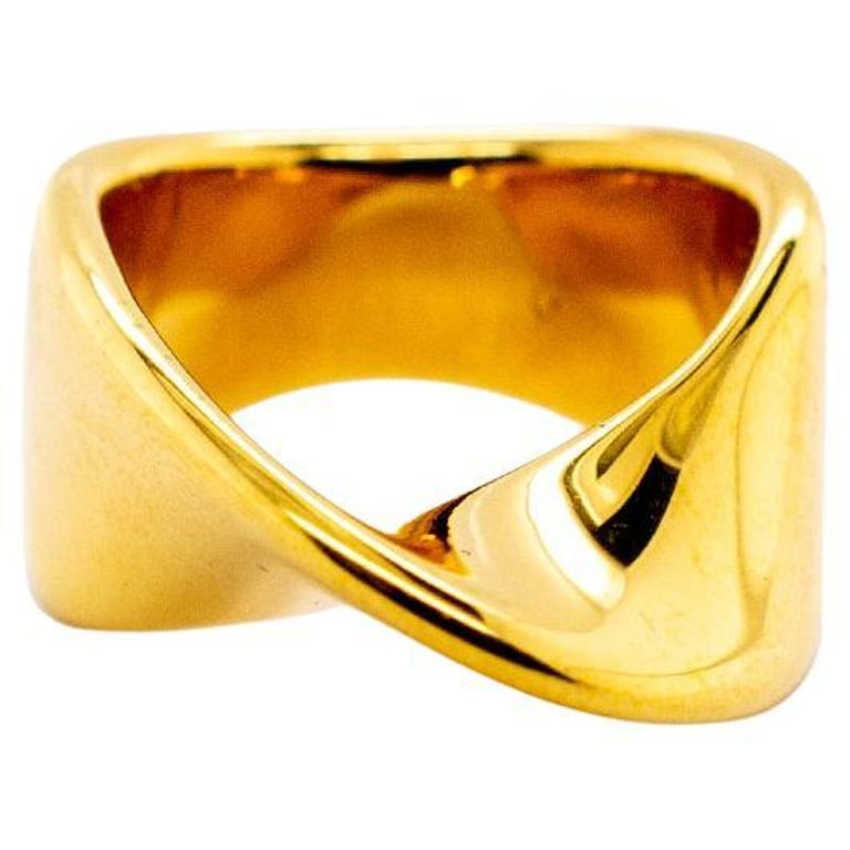 Ladies Unique Solid 18K Yellow Gold Wedding Band For Sale at 1stDibs