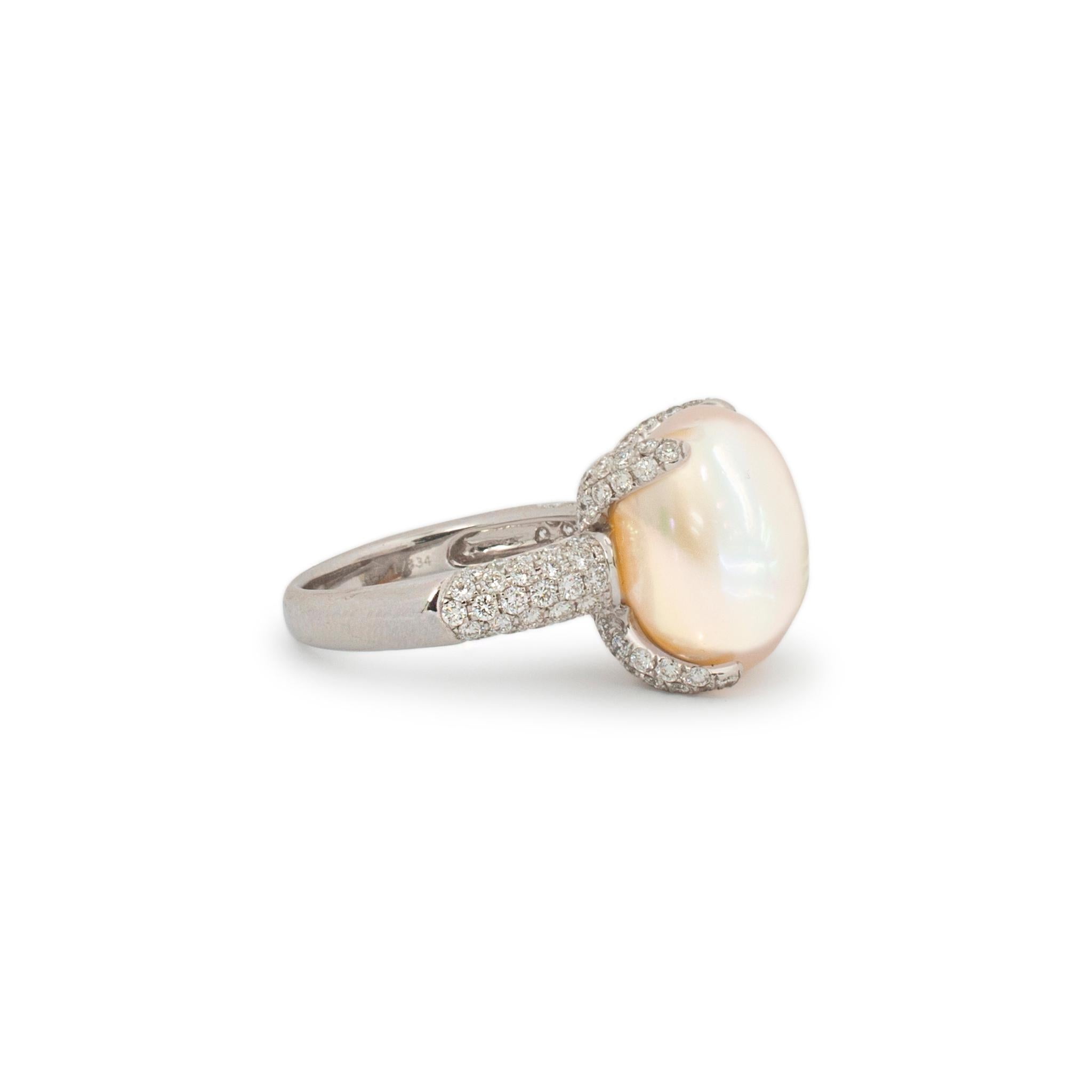 Ladies Vintage 18k White Gold Pearl & Diamonds Cocktail Ring In Excellent Condition For Sale In Houston, TX