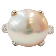Ladies Vintage 18k White Gold Pearl & Diamonds Cocktail Ring