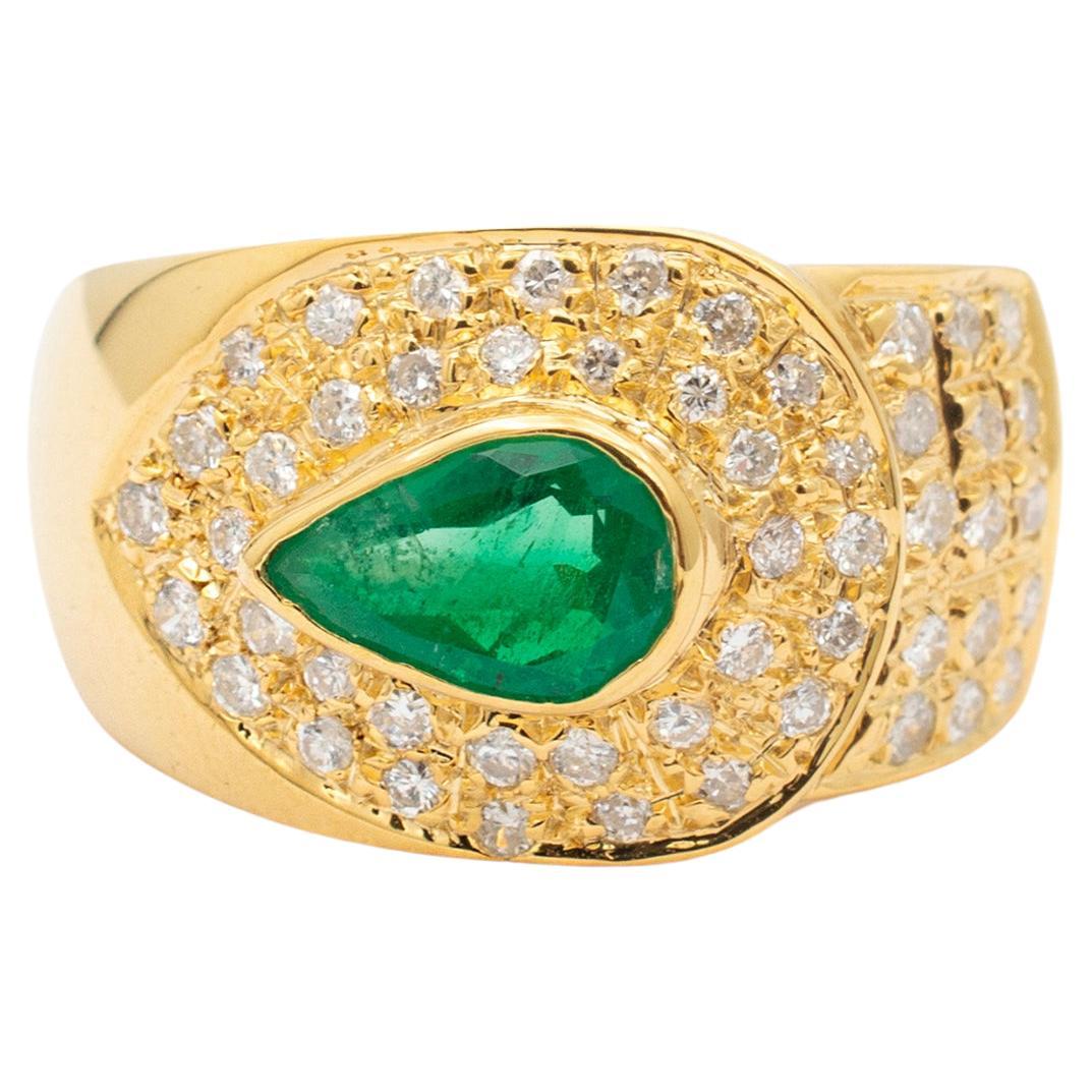 Ladies Vintage 18K Yellow Gold Pear Shape Emerald Halo Diamonds Cocktail Ring