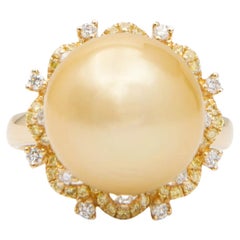 Ladies Vintage 18K Yellow Gold South Sea Pearl Halo Diamond Cocktail Ring