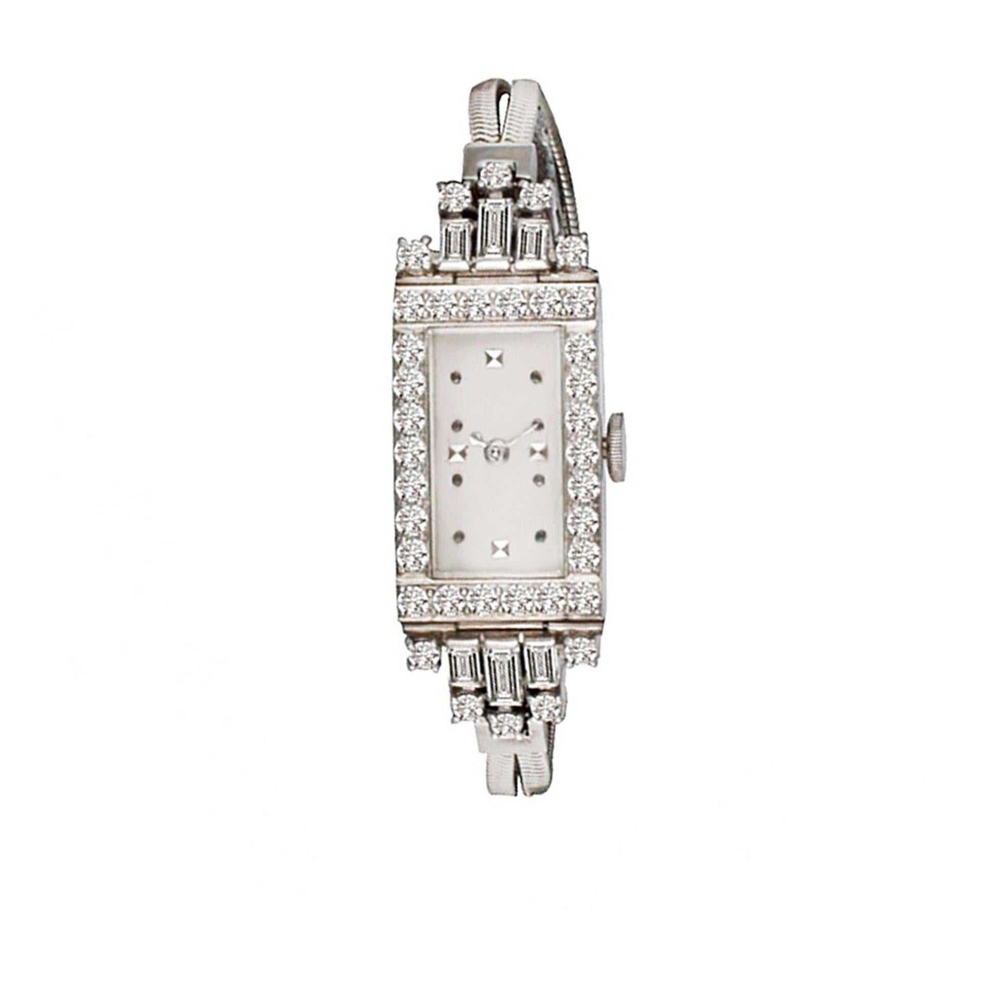 Damen Vintage Art Deco Cocktail Uhr in einem verzierten 18k Weißgold & Diamant im Angebot 2