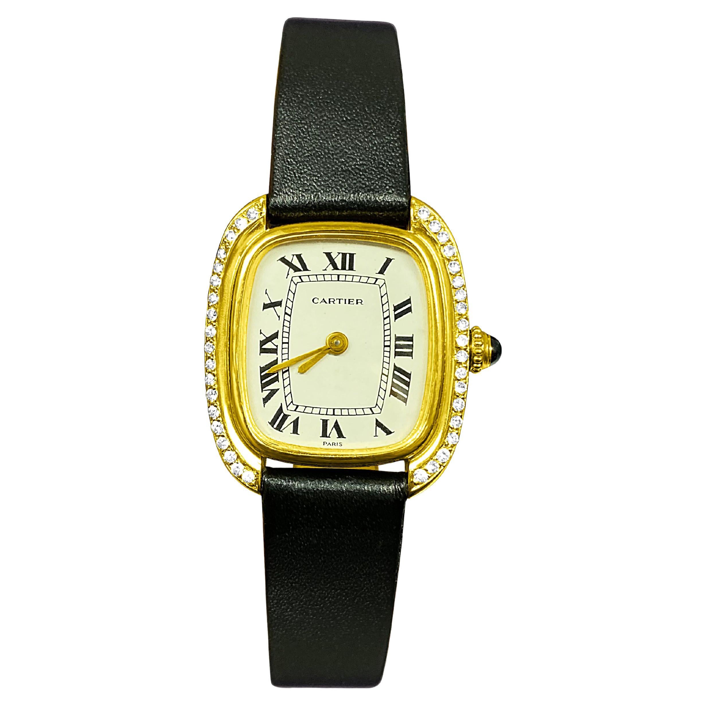 Cartier Montre Gondole vintage pour femmes avec lunette en diamants et bracelet en cuir