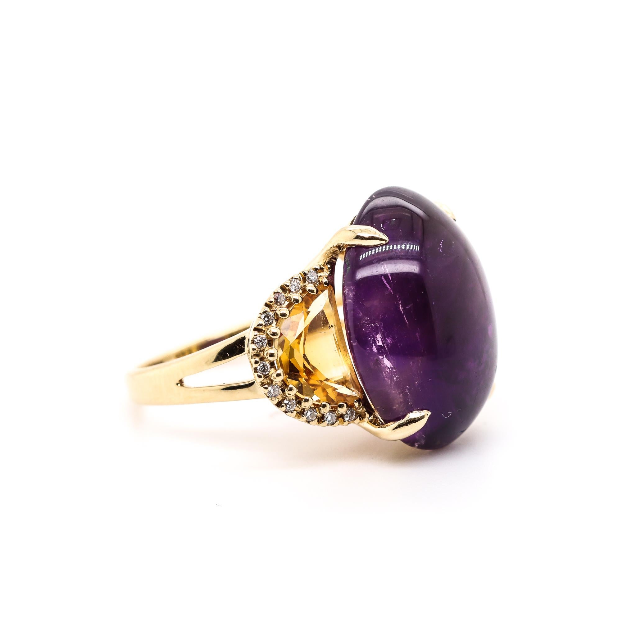 Eine Dame's maßgeschneiderte poliert 18K Gelbgold, Diamant, Amethyst und Citrin Cocktail, Vintage-Ring mit einem halben runden Schaft. Der Ring hat die Größe 7,25. Der Ring hat ein Gesamtgewicht von 9,80 Gramm. Eingraviert mit 