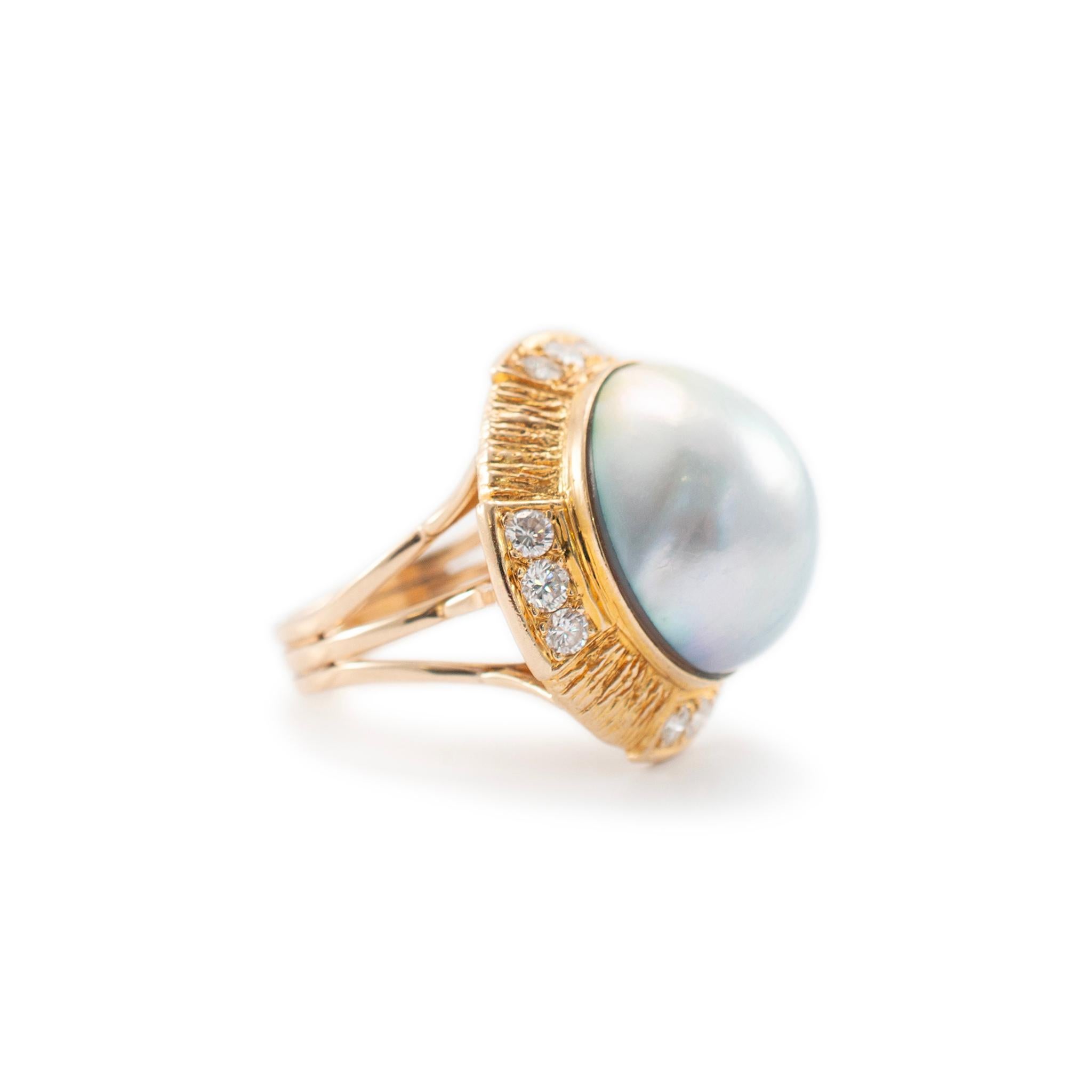 Vintage Ladies 18K Yellow Gold Mabe Pearl Textured Halo Diamond Cocktail Ring In Excellent Condition In Houston, TX