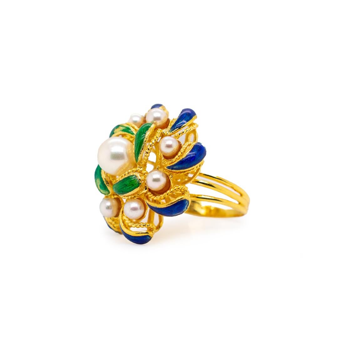 Eine Dame's maßgeschneiderte strukturierte & poliert 18K Gelbgold, Perle Vintage, Cocktail-Ring mit einem halben runden Schaft. Der Ring ist eine Größe 7. Der Ring wiegt insgesamt 14,30 Gramm. Graviert mit 
