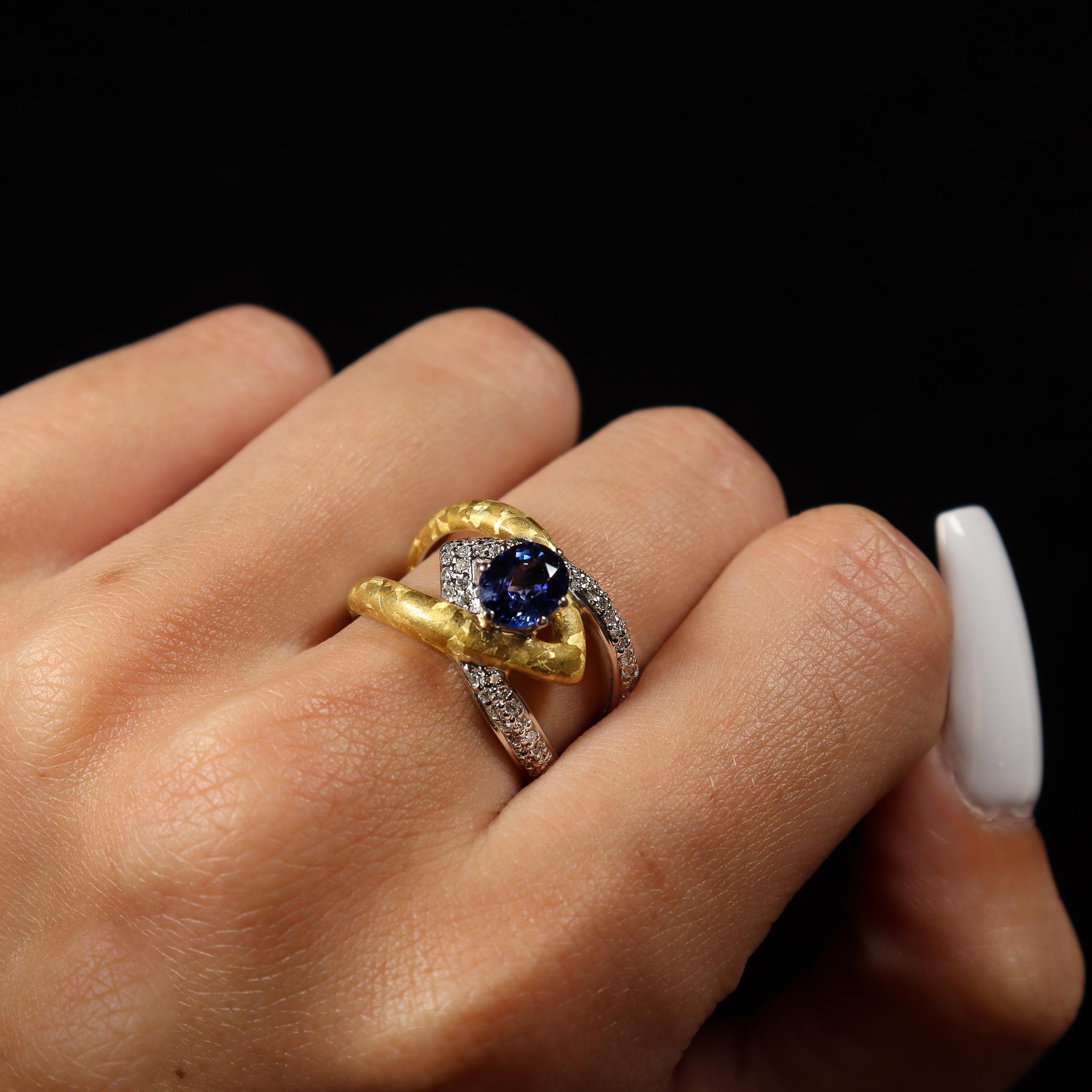 Ladies Vintage Cocktail Anillo Zafiros y Diamantes Oro 18k en venta 3