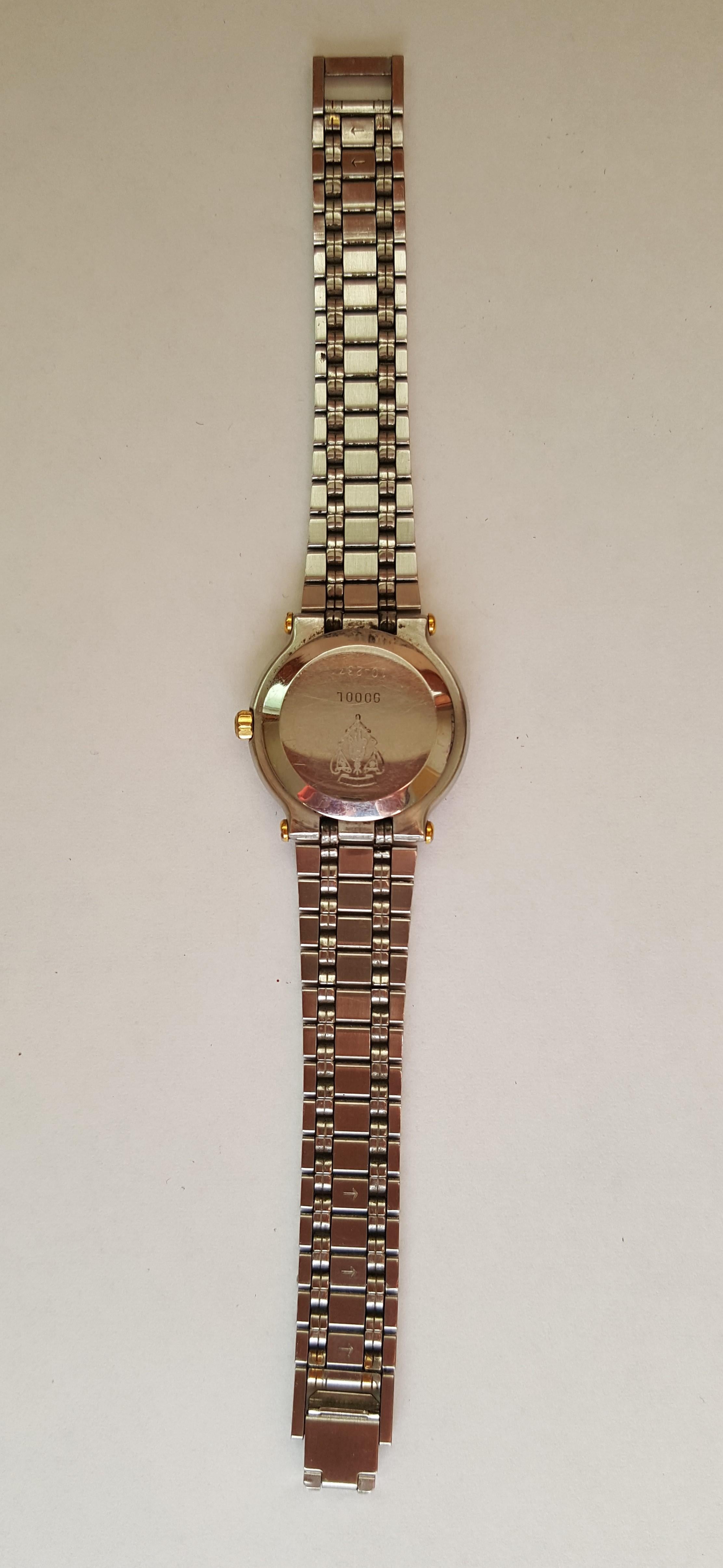 Ladies Vintage Gucci 9000L Watch Stainless Steel with Gold Plating, Quartz, Swiss Made, 25 mm Case, 19mm Crystal, 7mm Thickness, White Face, Date Window. This watch in good condition with wear appropriate for the age. Since this is a vintage watch,