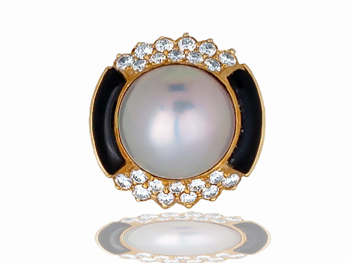 This ladies mabe' pearl diamond onyx ring contains the following. The center of this pearl ring features one 17 mm round mabe' pearl, this pearl has aubergine color displaying pinkish blue green color waves.  The center pearl is complimented by two