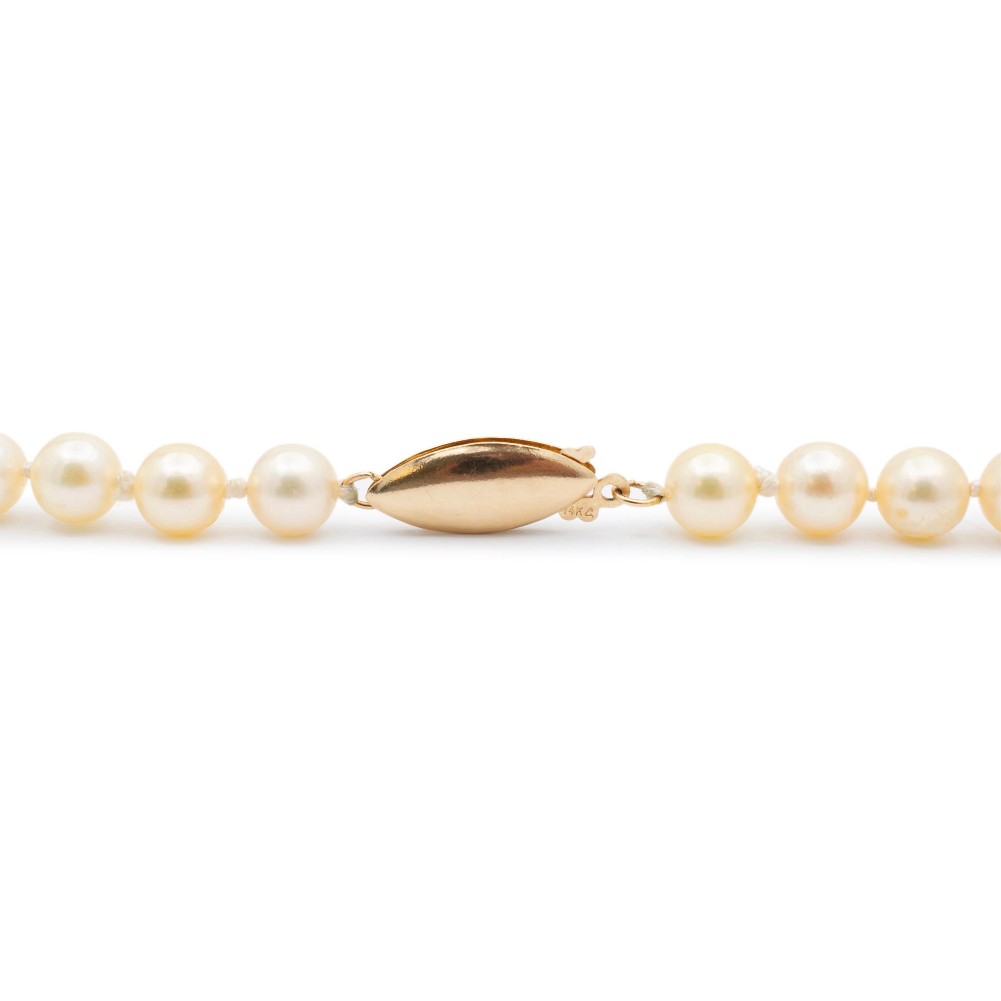 Round Cut Ladies Vintage Natural Pearl Beads Cocktail Chain Necklace With 14K Yellow Gold For Sale