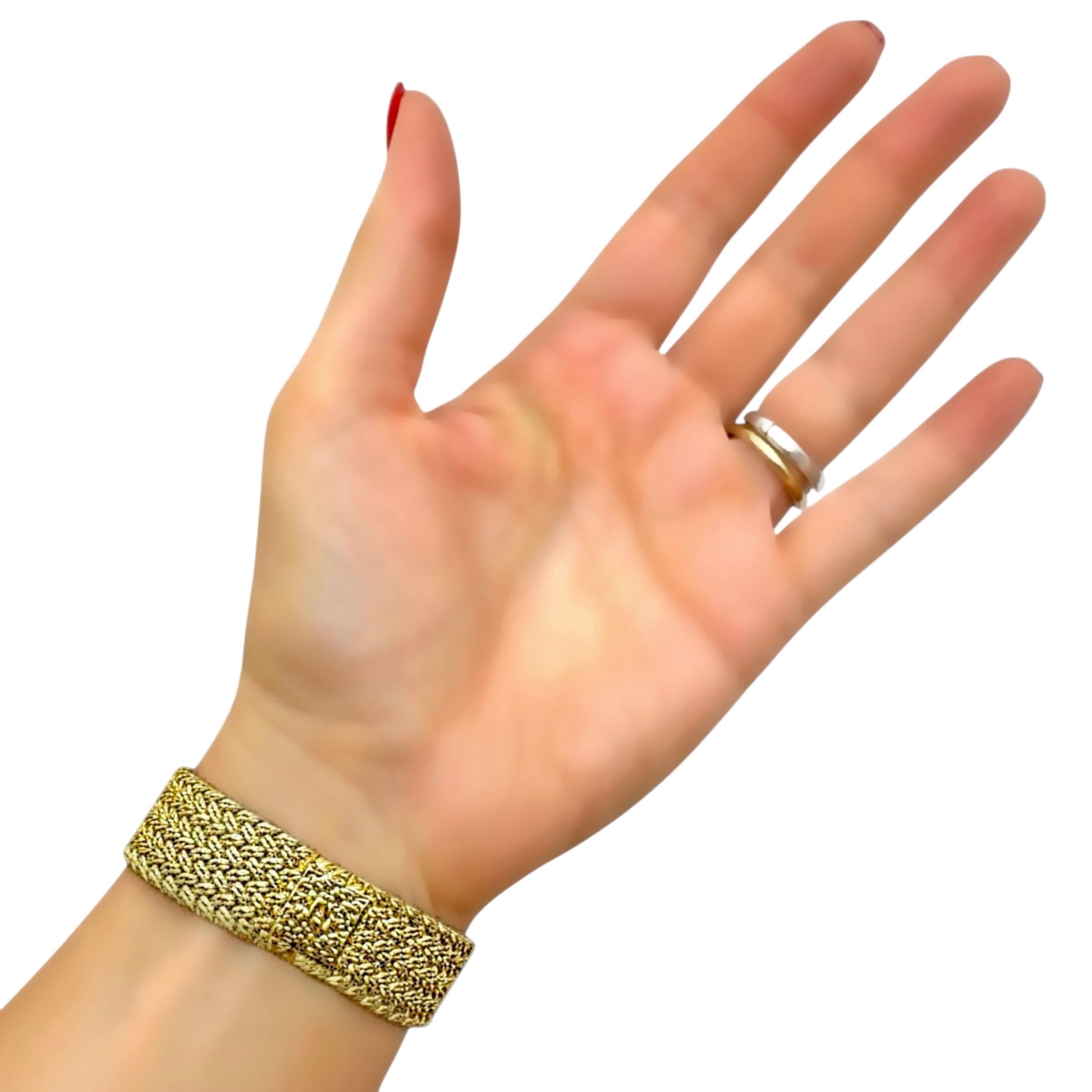 Montre-bracelet Piaget Vintage Ultra-Thin Gold Diamond and Onyx pour dames en vente 5