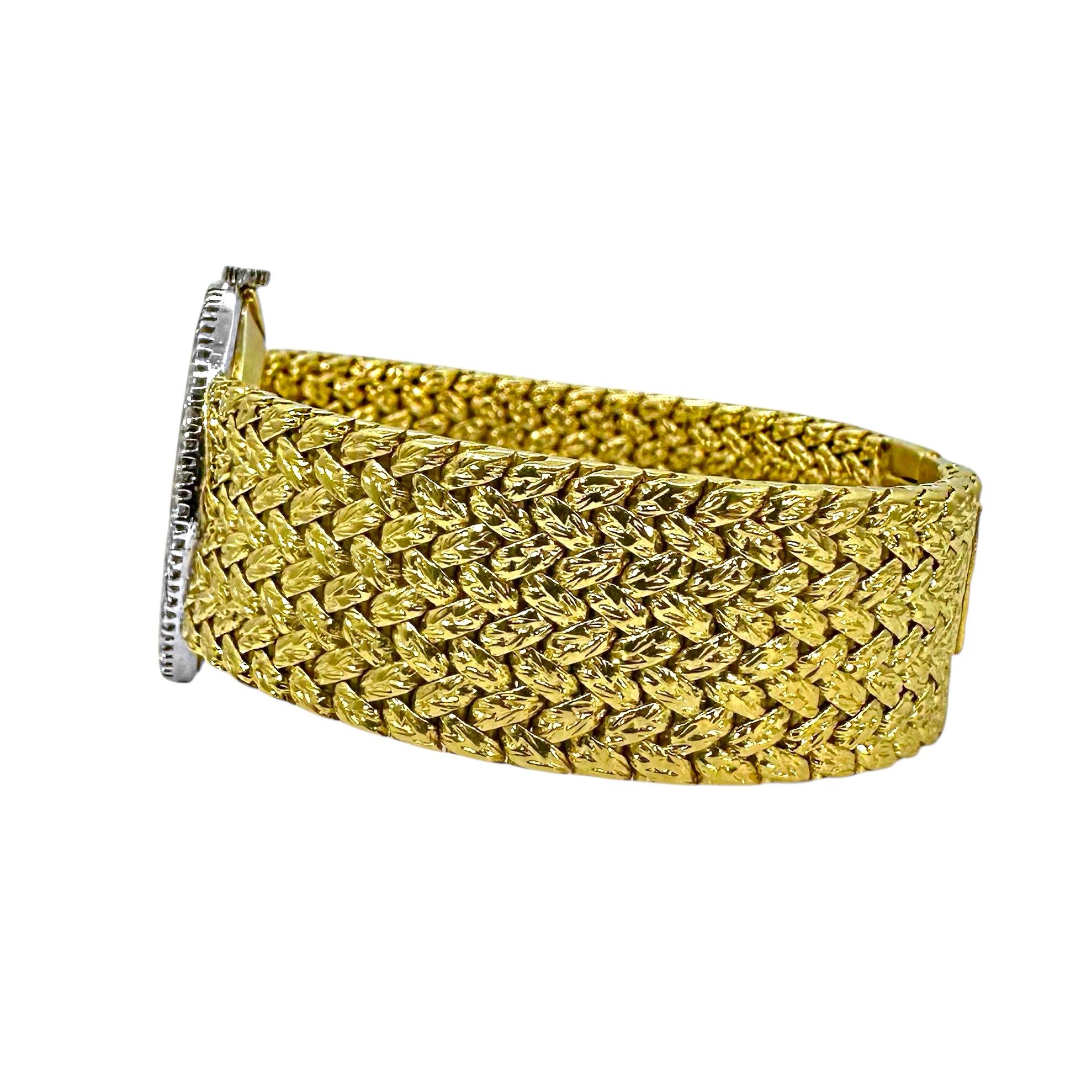 Cette montre-bracelet très spéciale pour femme est un bel exemple des créations de l'horloger suisse très respecté, Piaget. Lancés sur le marché mondial pendant une vingtaine d'années au milieu du XXe siècle, ces garde-temps rares et uniques ont été