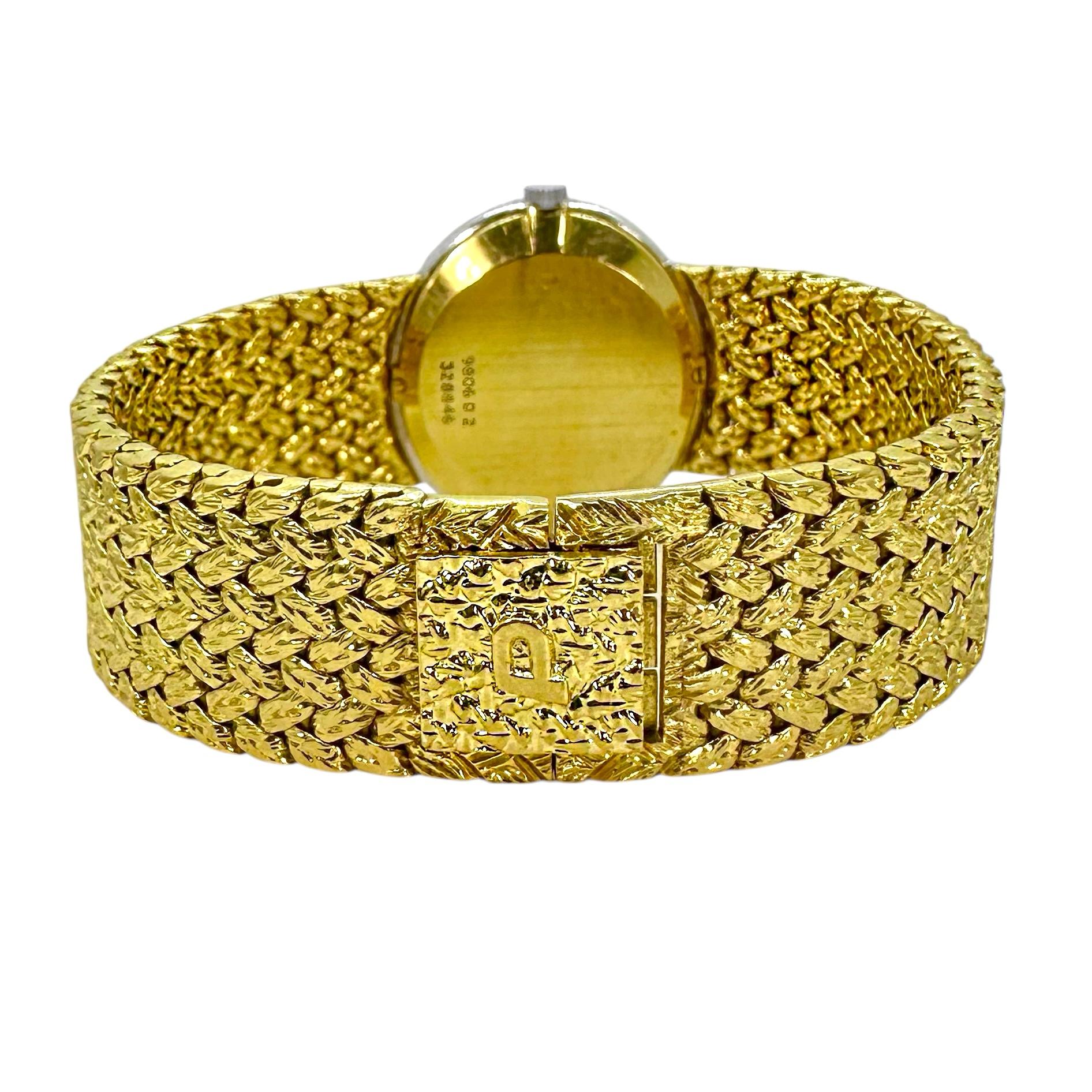 Moderne Montre-bracelet Piaget Vintage Ultra-Thin Gold Diamond and Onyx pour dames en vente