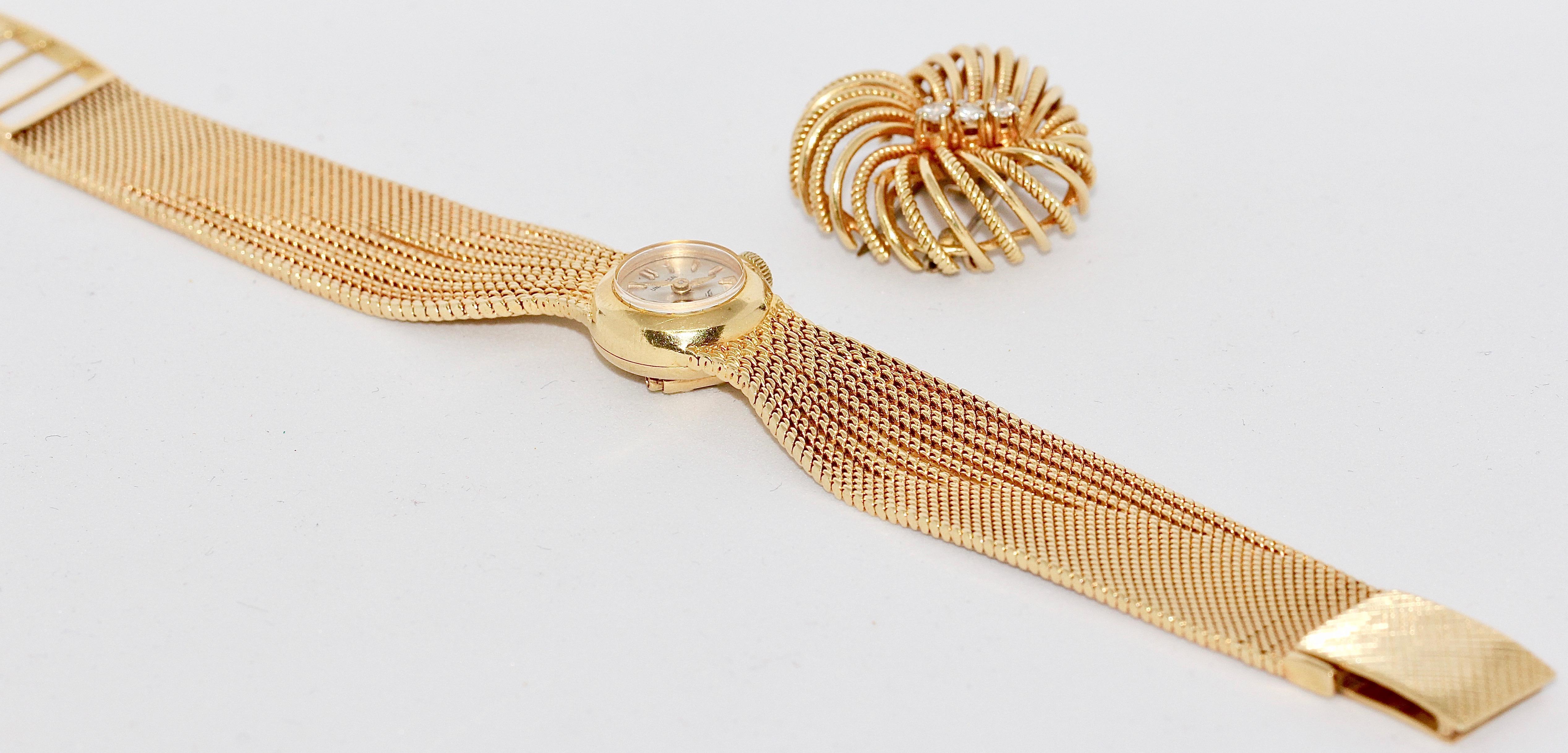 Ladies Wristwatch, Universal Genève, 18 Karat Gold with Diamonds For Sale 4