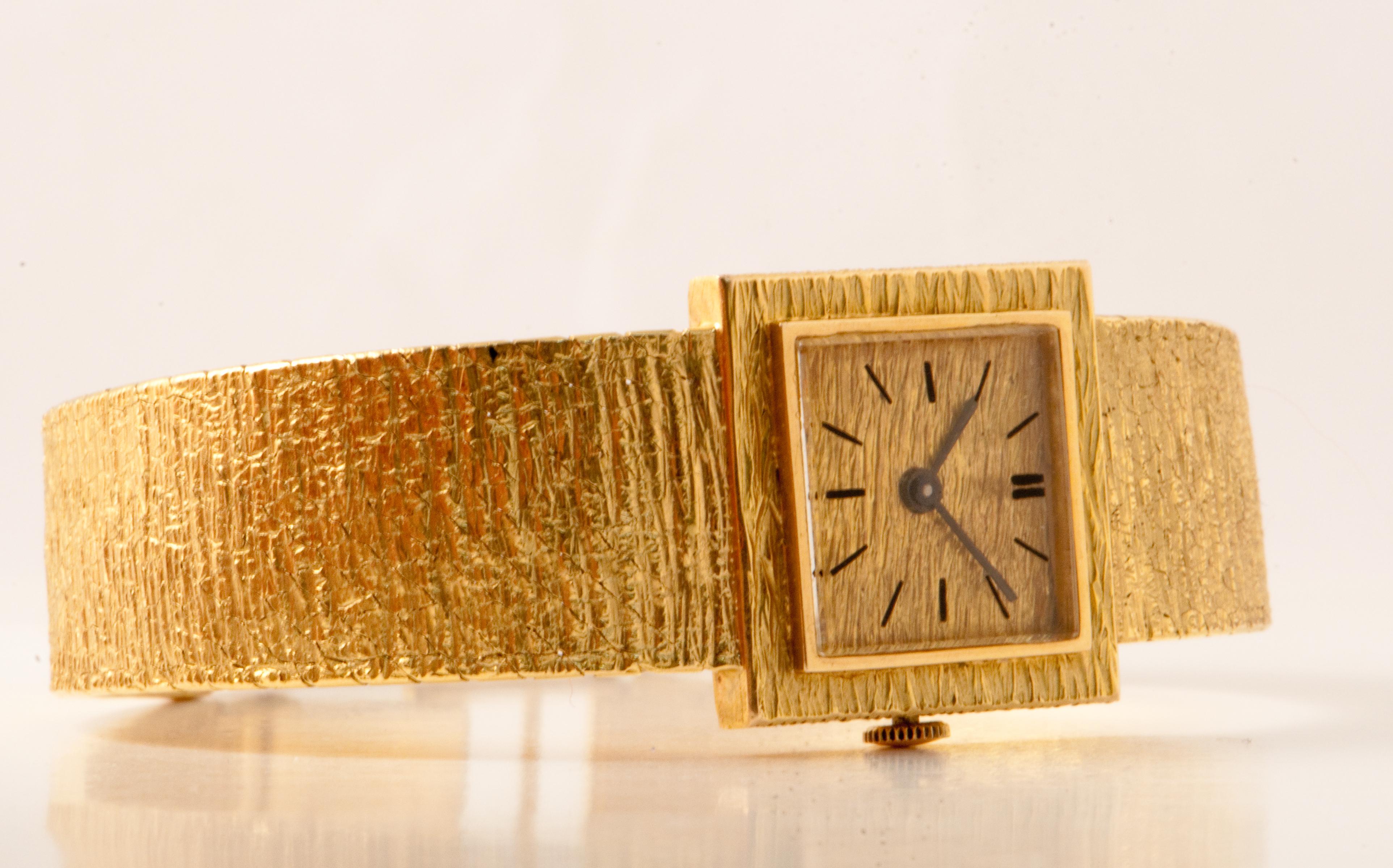 Discover this magnificent all-gold, square-shaped ladies' wristwatch that embodies elegance and sophistication at their very best. Featuring a world-renowned ETA 2512 mechanical movement, this watch is a true horological masterpiece, combining