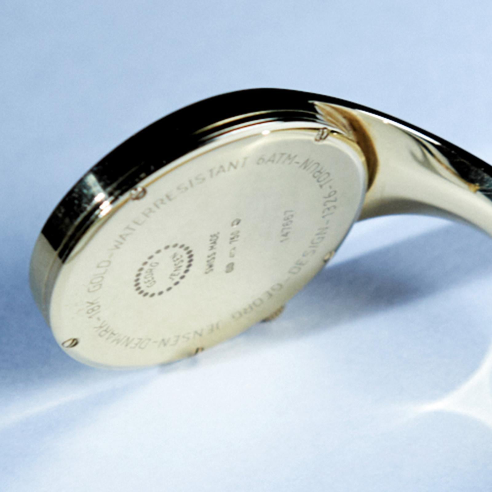 Ladies Wristwatch of 18k gold by Vivianna Torun Bülow-Hübe for Georg Jensen In Good Condition For Sale In Berlin, BE