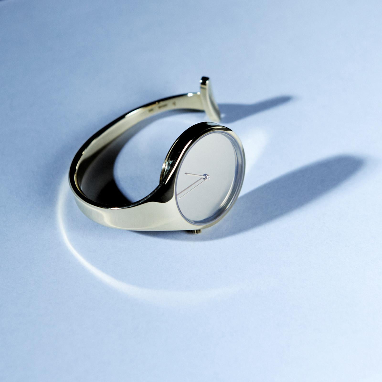 Ladies Wristwatch of 18k gold by Vivianna Torun Bülow-Hübe for Georg Jensen For Sale 1