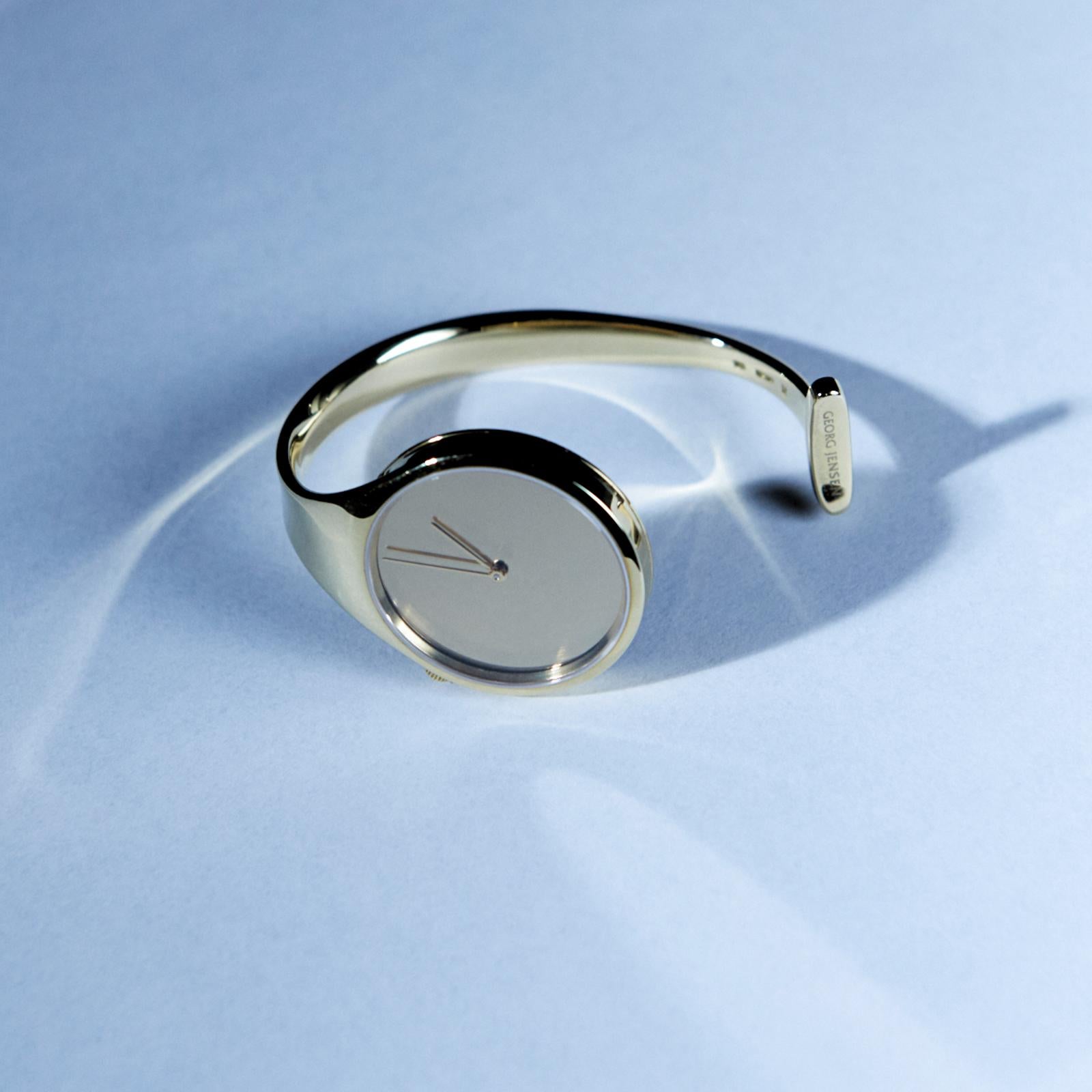 Ladies Wristwatch of 18k gold by Vivianna Torun Bülow-Hübe for Georg Jensen For Sale 2