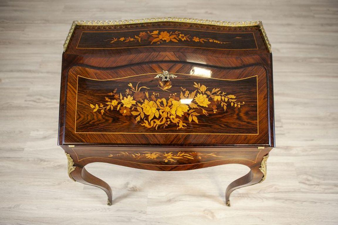 Ladies' Writing Desk From the Early 20th Century in the Style of Louis XV In Good Condition For Sale In Opole, PL