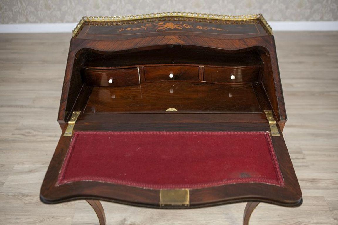 Ladies' Writing Desk From the Early 20th Century in the Style of Louis XV For Sale 2