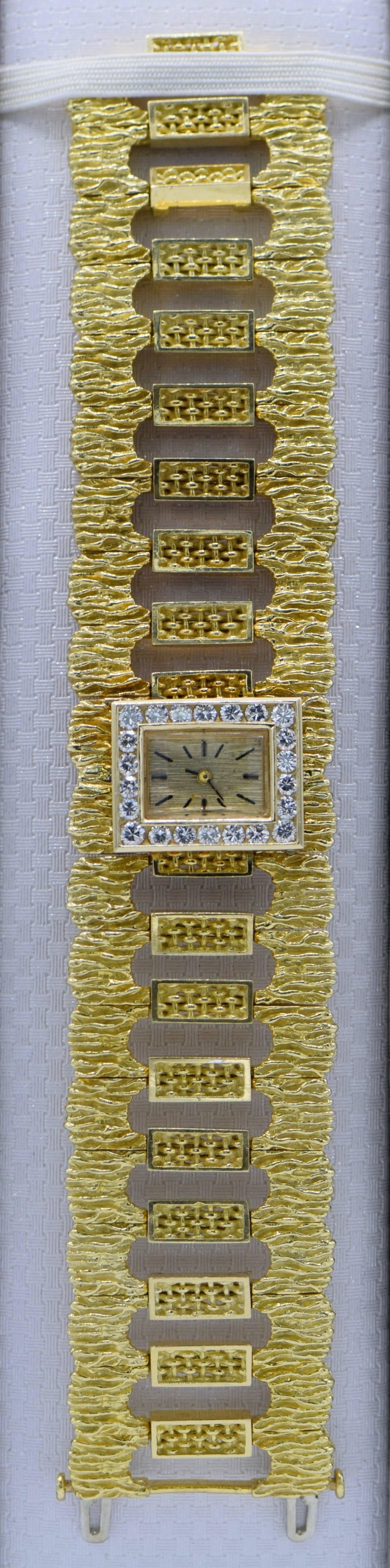 18 Karat Gold and Diamond Link Wrist Watch

Diamond weight: 1.10 Carat 

White color- D-E

Clean Clarity: VS

Working condition 

Comes with extra link 
