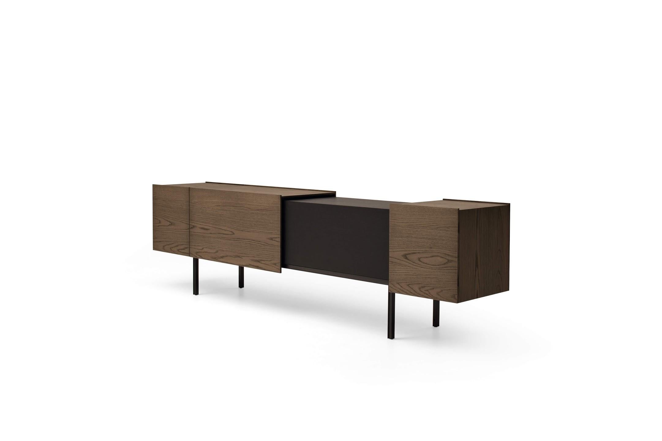 Ladin Sideboard in Wood Veneer with Lacquered Base by Busnelli (Moderne) im Angebot
