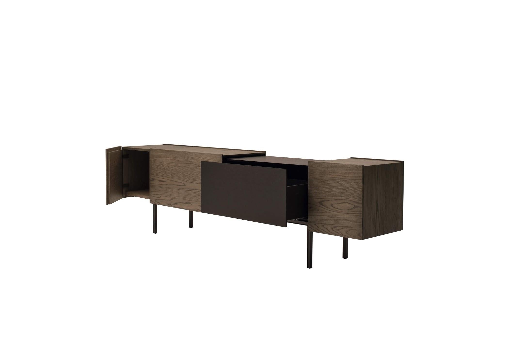 Ladin Sideboard in Wood Veneer with Lacquered Base by Busnelli (Italienisch) im Angebot
