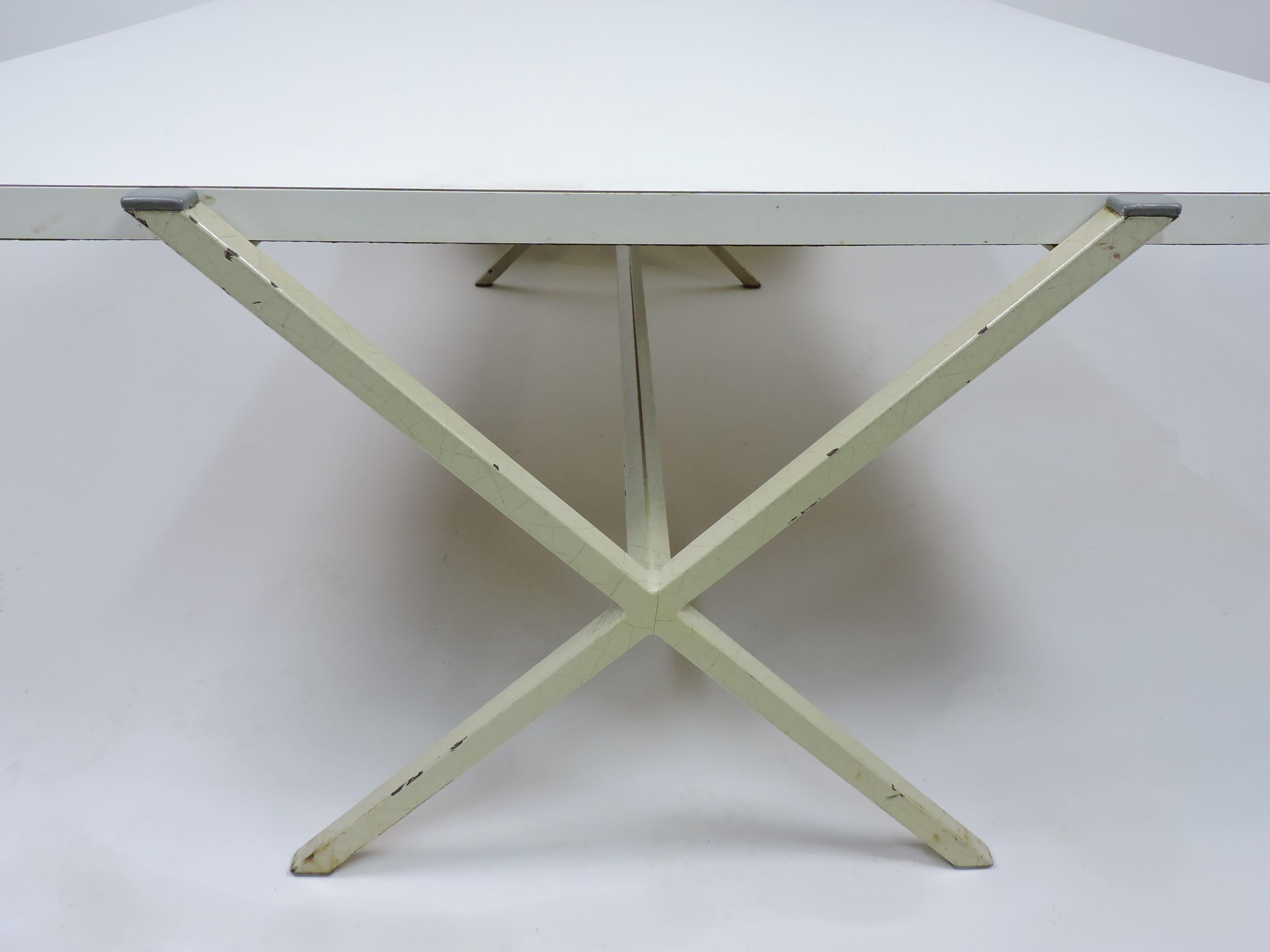 Milieu du XXe siècle Ladislav Rado Rare table basse architecturale Knoll et Drake X en vente