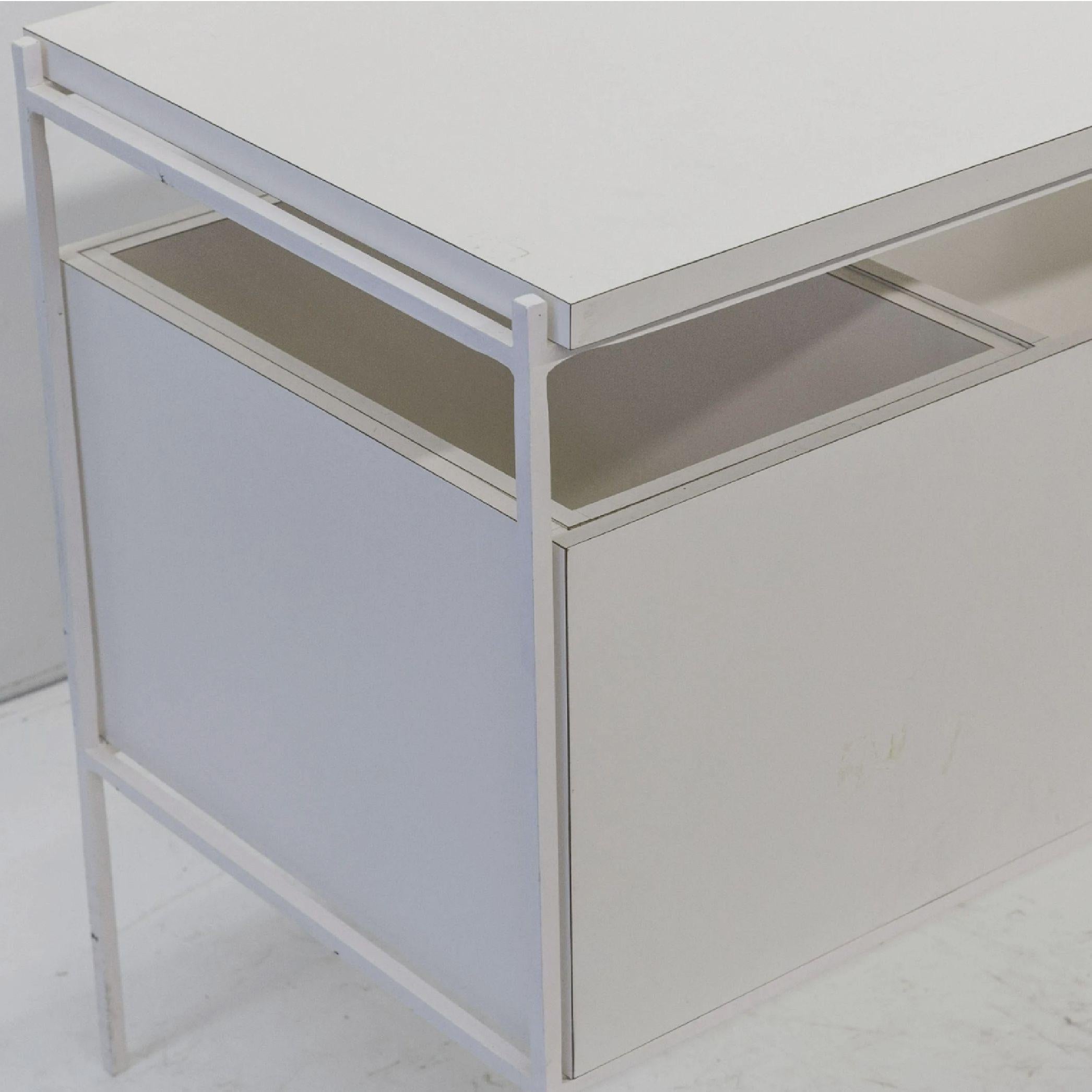 Ladislav Rado, moderner Schreibtisch aus weiß emailliertem Stahl, Schminktisch, 1955, Knoll und Drake (20. Jahrhundert) im Angebot
