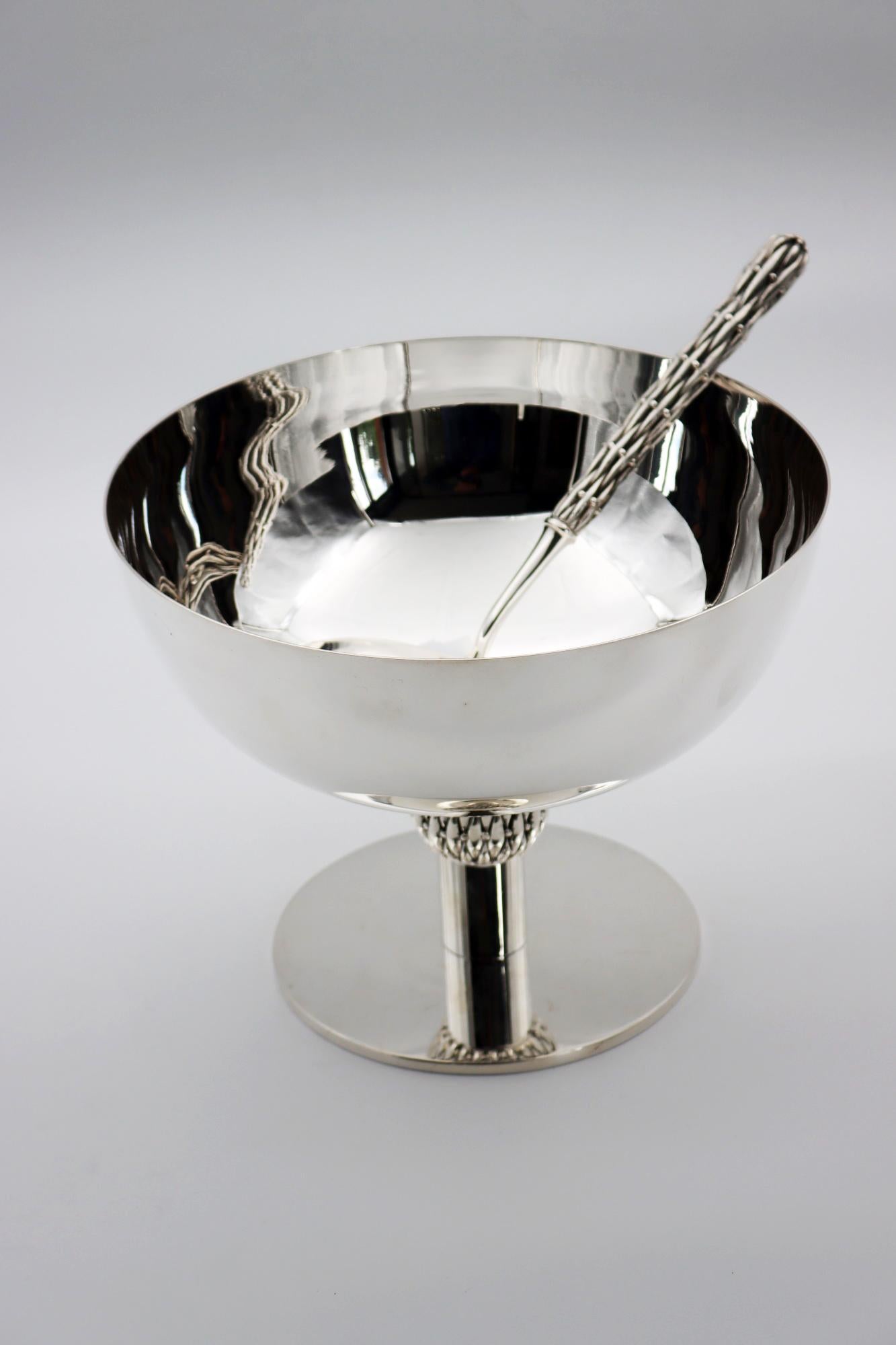 Ladle and Large Centerpiece in Silver Bronze For Sale 1