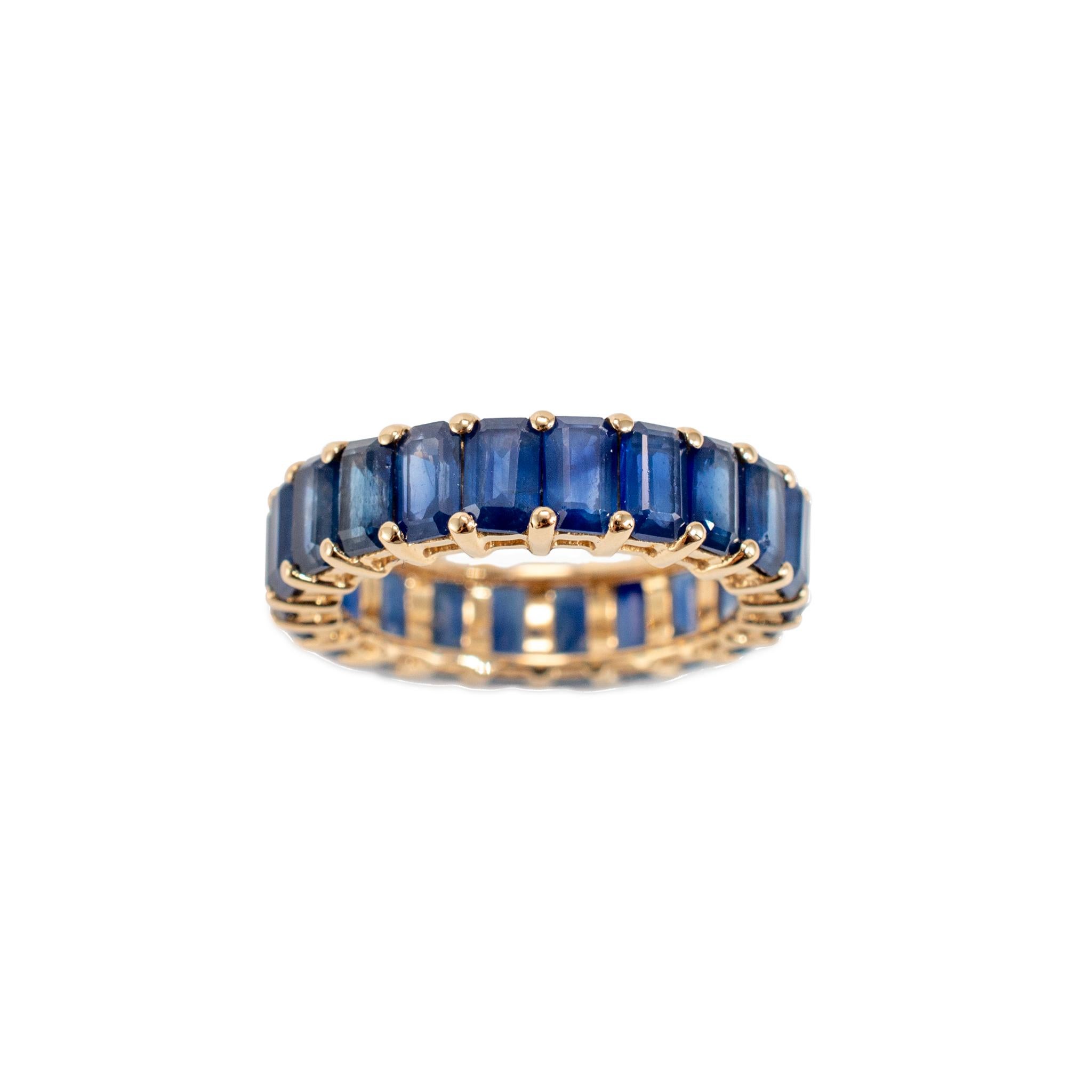 Lady 14K Gelbgold 9,34ct Smaragdschliff Blauer Saphir Voll Eternity Band Ring im Angebot 1