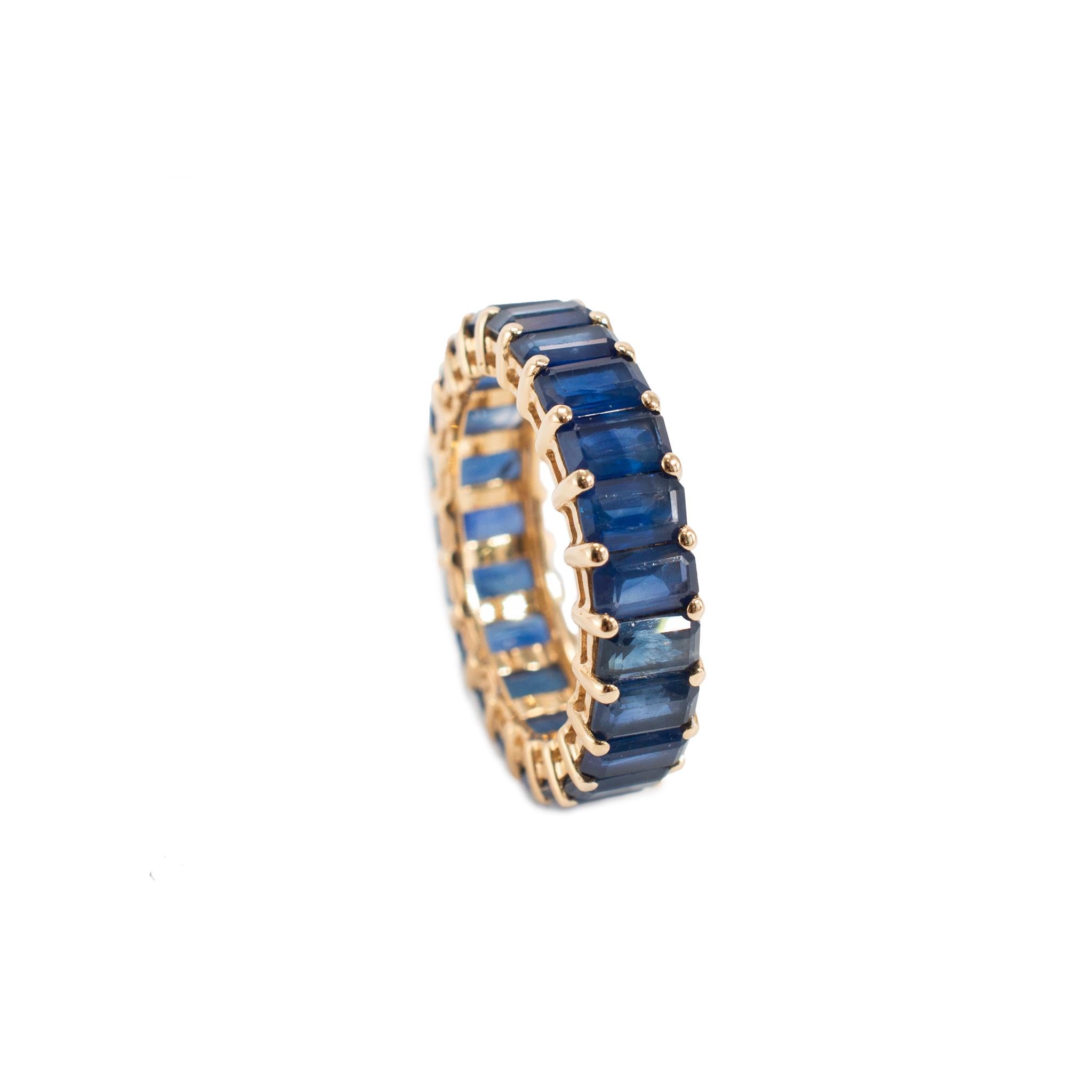Lady 14K Gelbgold 9,34ct Smaragdschliff Blauer Saphir Voll Eternity Band Ring im Angebot 2