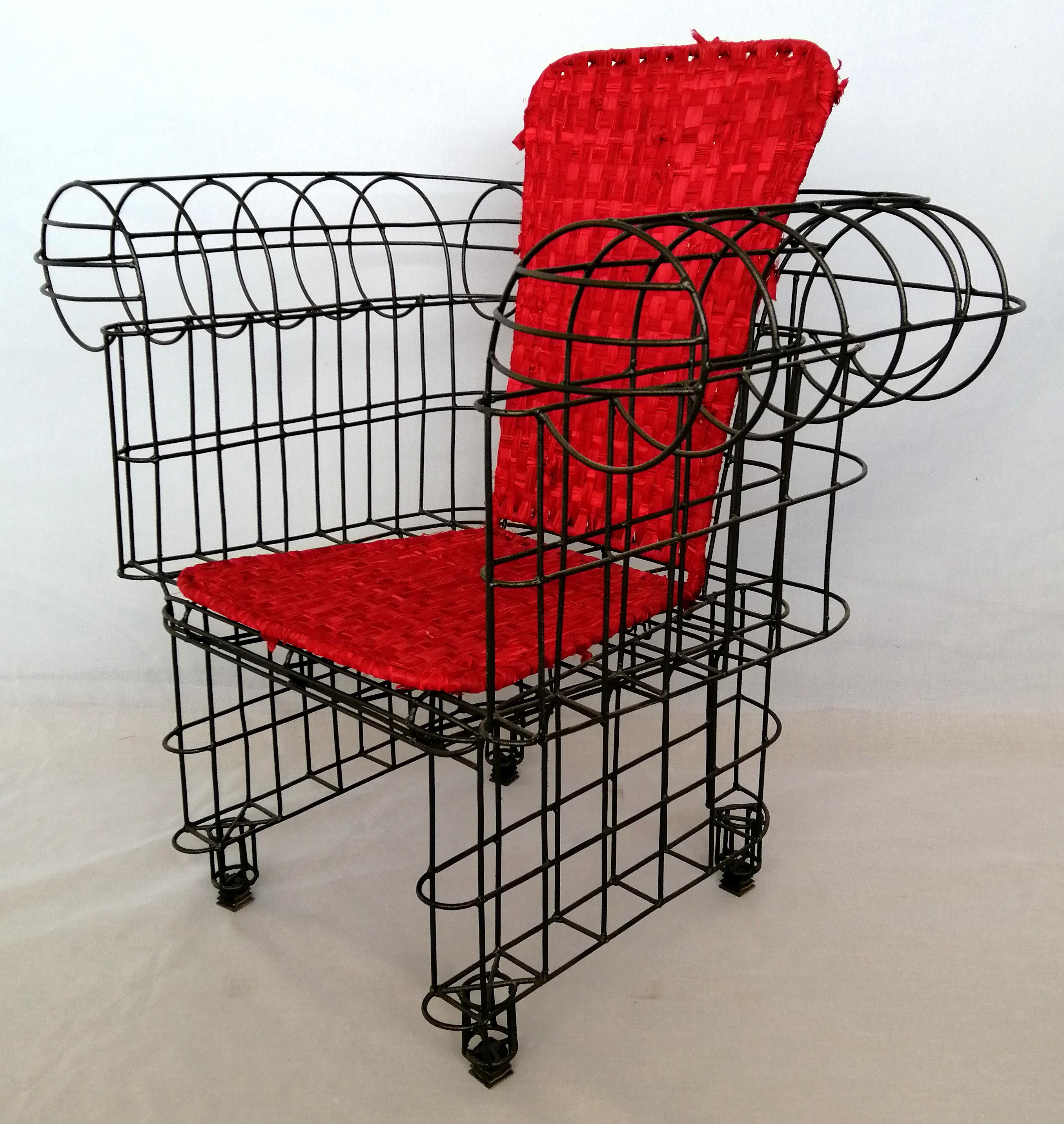 Construction technique: hand-welded structure with Minimalist technique, seat and back covered in hand knotted red fabric.
Color: black and red.
 