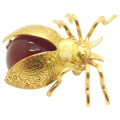 Retro Lady Bug Pin 18 Karat Yellow Gold Carnelian Chalcedony