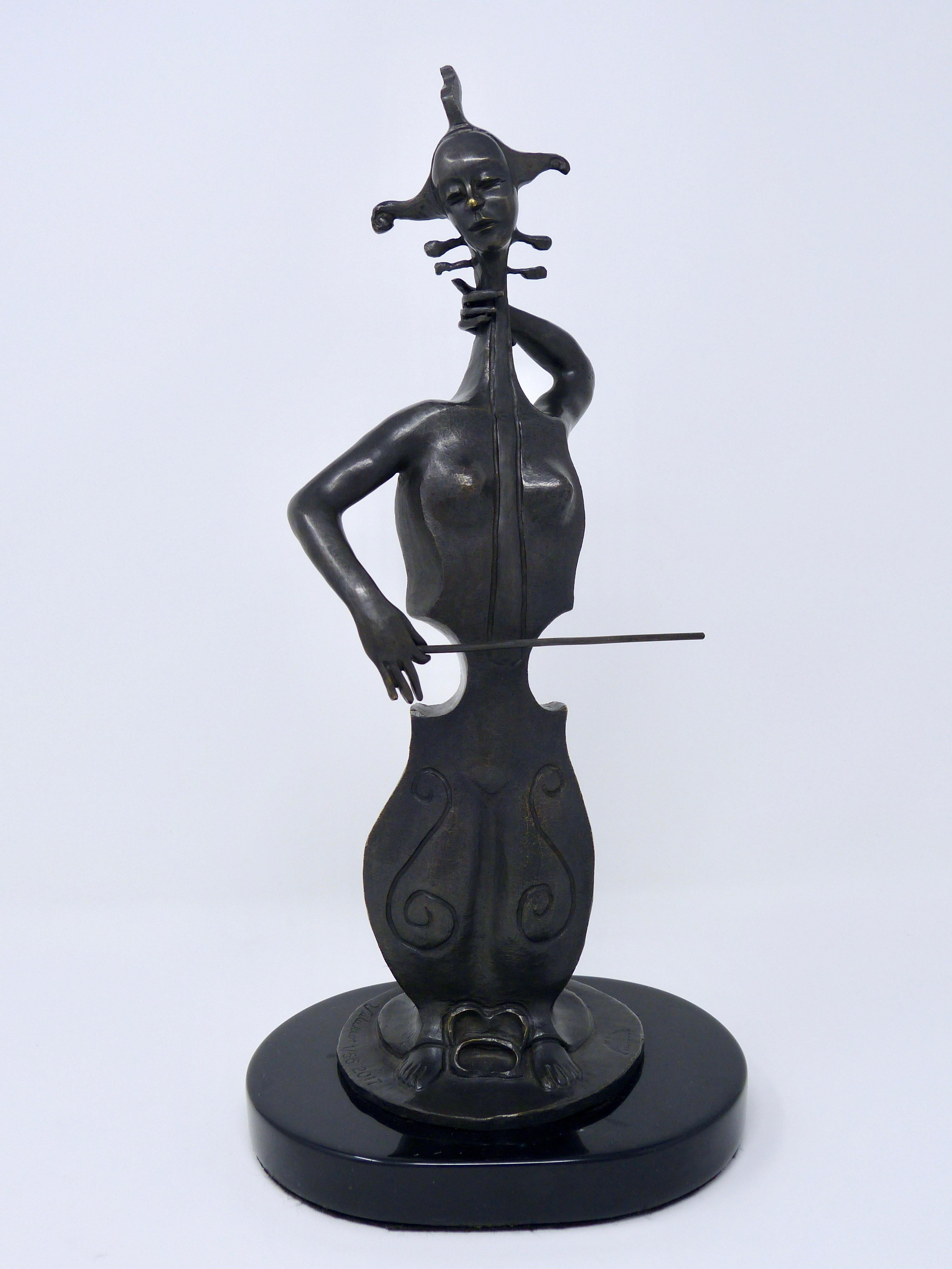 Title: Mujer Chelo (Lady Cello)
Author: Alejandro Velasco
Year 2017
Technique: Lost wax bronze
Edition: 1/56
Signed by artist.
