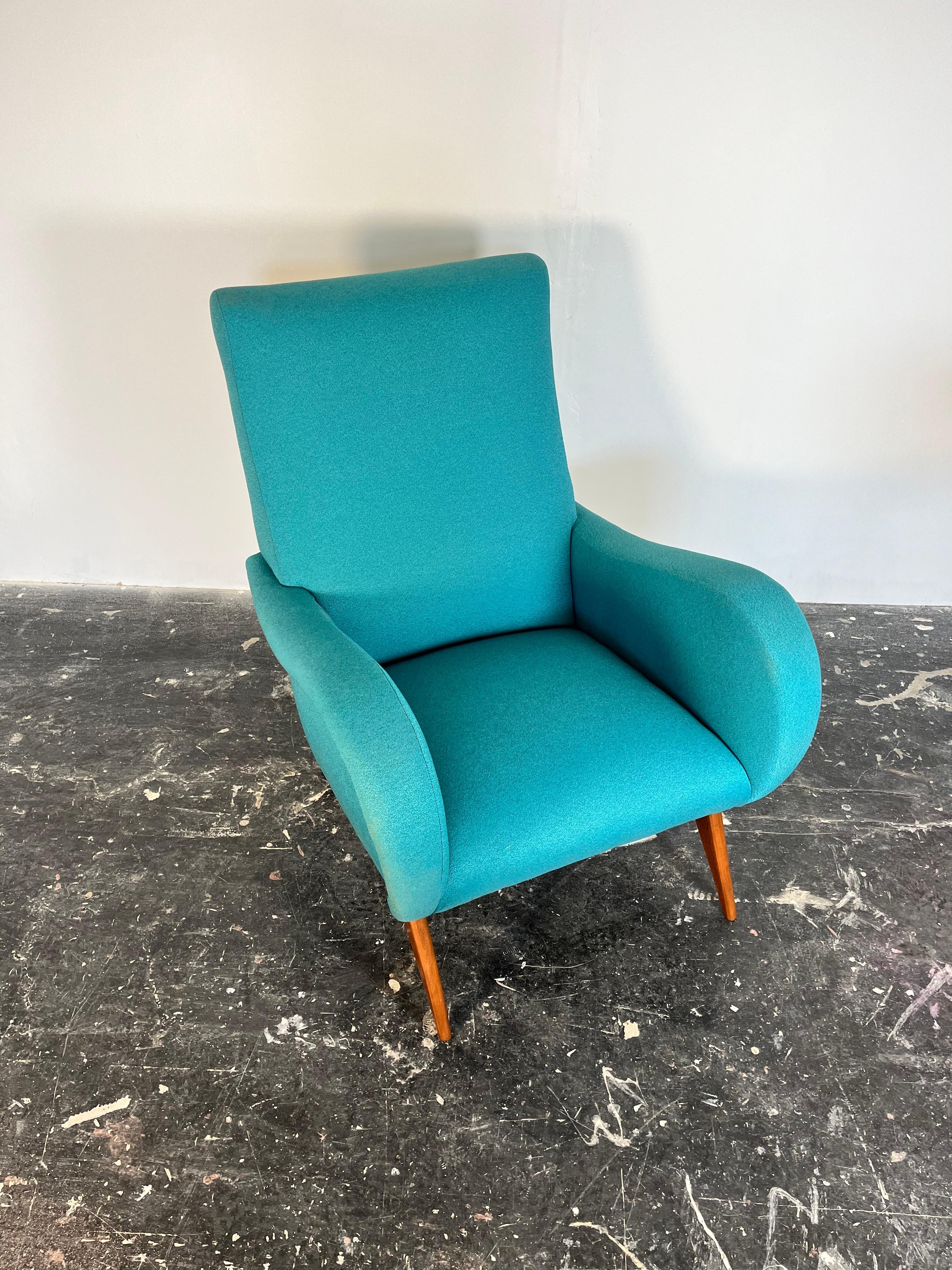 This chair features the iconic upholstered structure and curved armrests that embodies the timeless appeal of mid-century furniture, combining technical excellence, refined craftsmanship, and a touch of luxury.

Reupholstered in a stunning