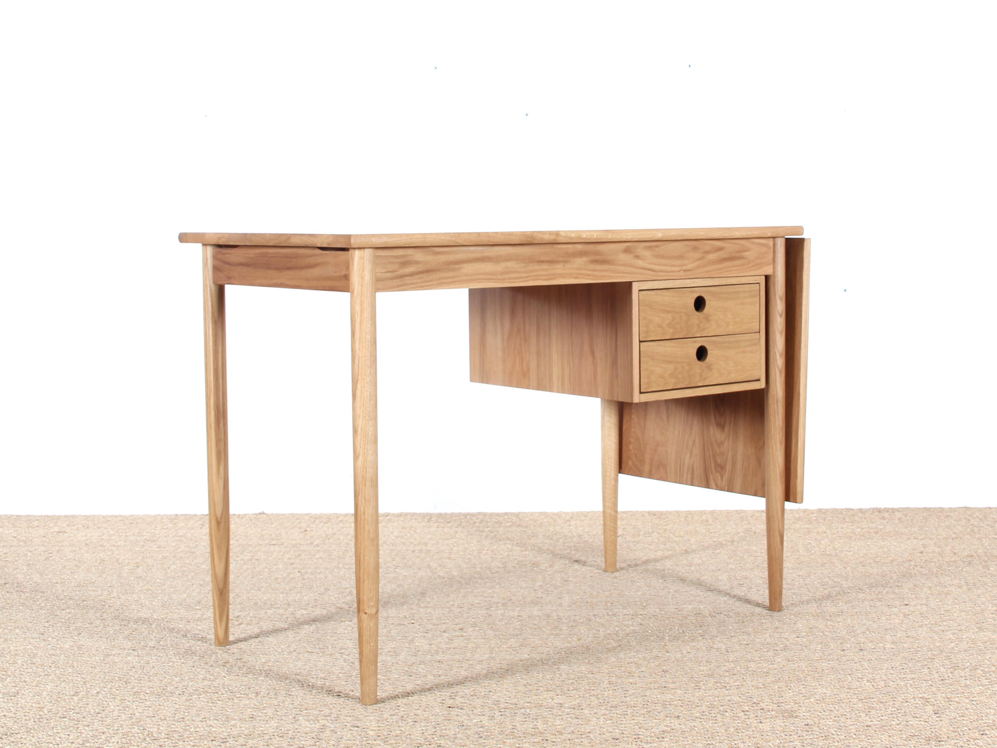 Small desk in solid oak with extensible leave and two drawers. The drawers slides to be on the right or left. Model designed by Møbler Gallery, made in France by artisans, with oak from French forests managed sustainably. Traditional cabinetmaker