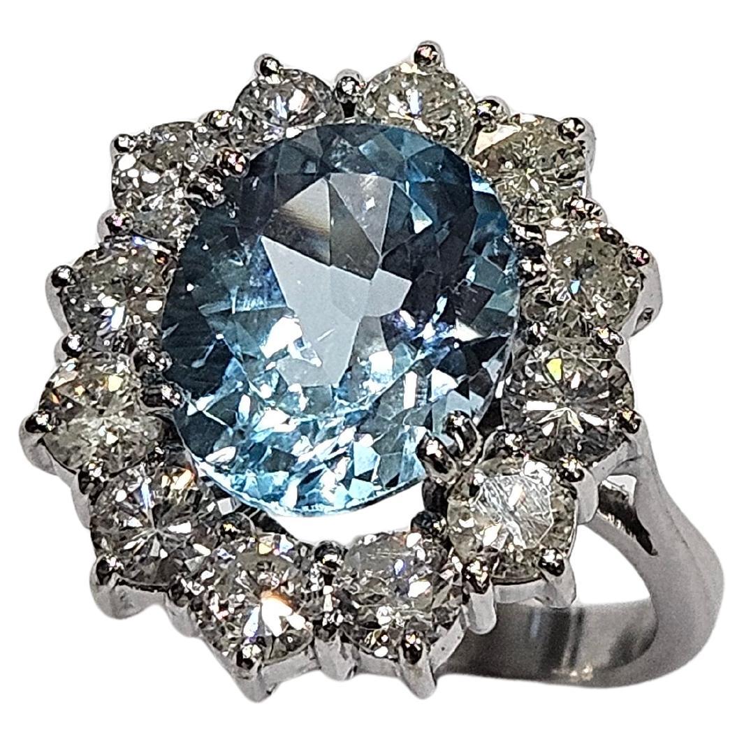 Contemporaneo Lady Di  Anello a grappolo  Topazio cielo e  Diamante da 2,50 Ctw. Oro bianco 18 carati in vendita