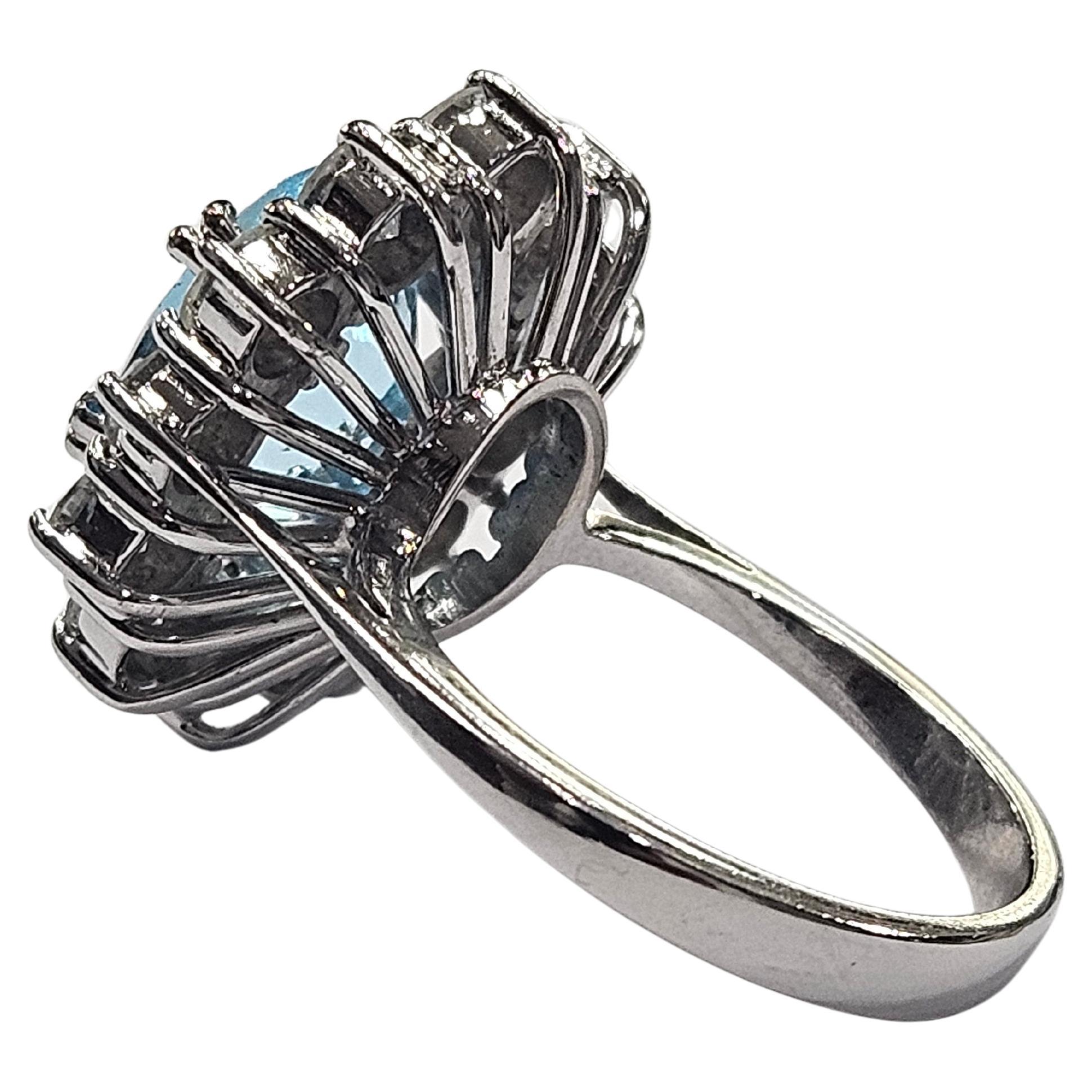 Lady Di  Anello a grappolo  Topazio cielo e  Diamante da 2,50 Ctw. Oro bianco 18 carati in vendita 1