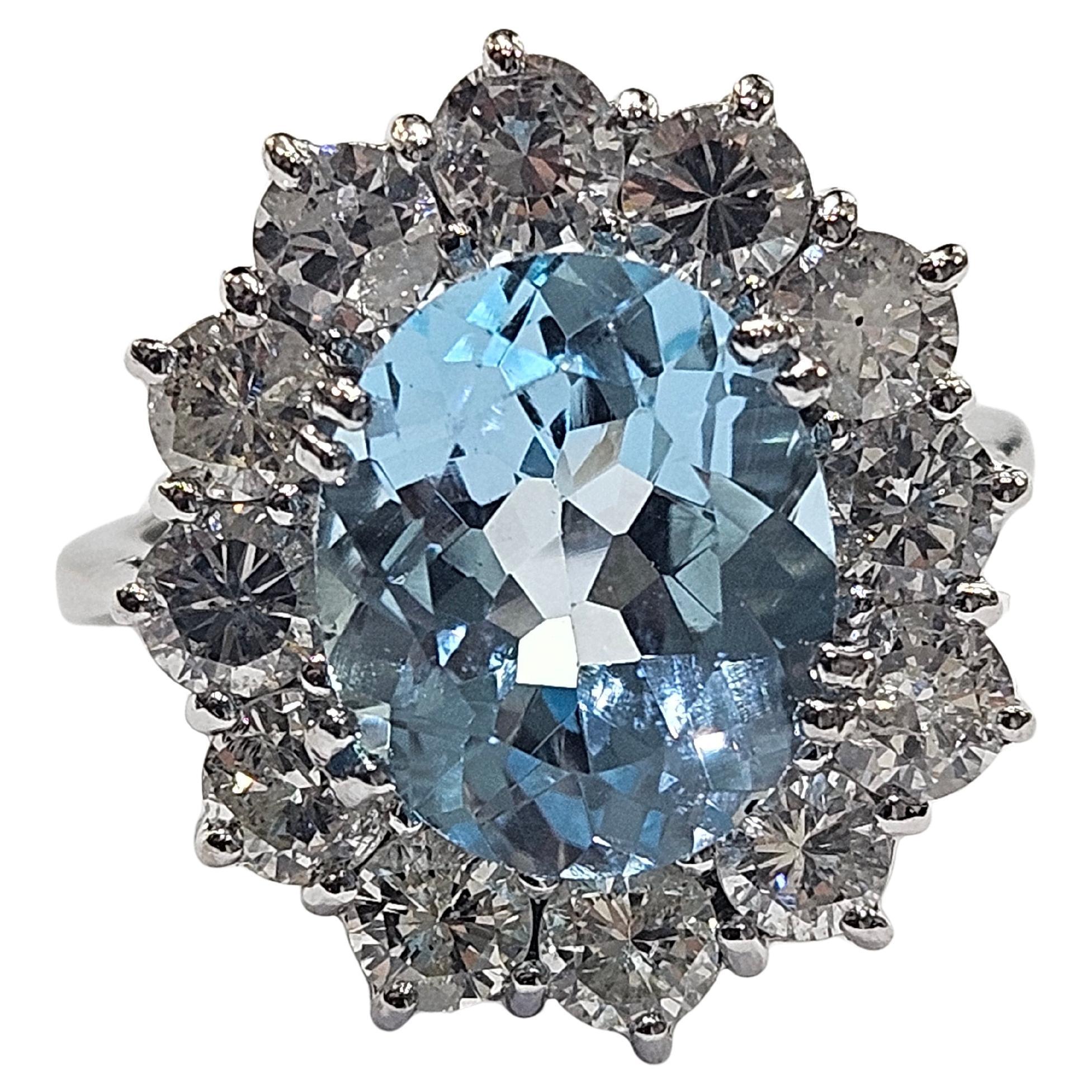 Lady Di  Anello a grappolo  Topazio cielo e  Diamante da 2,50 Ctw. Oro bianco 18 carati in vendita 2