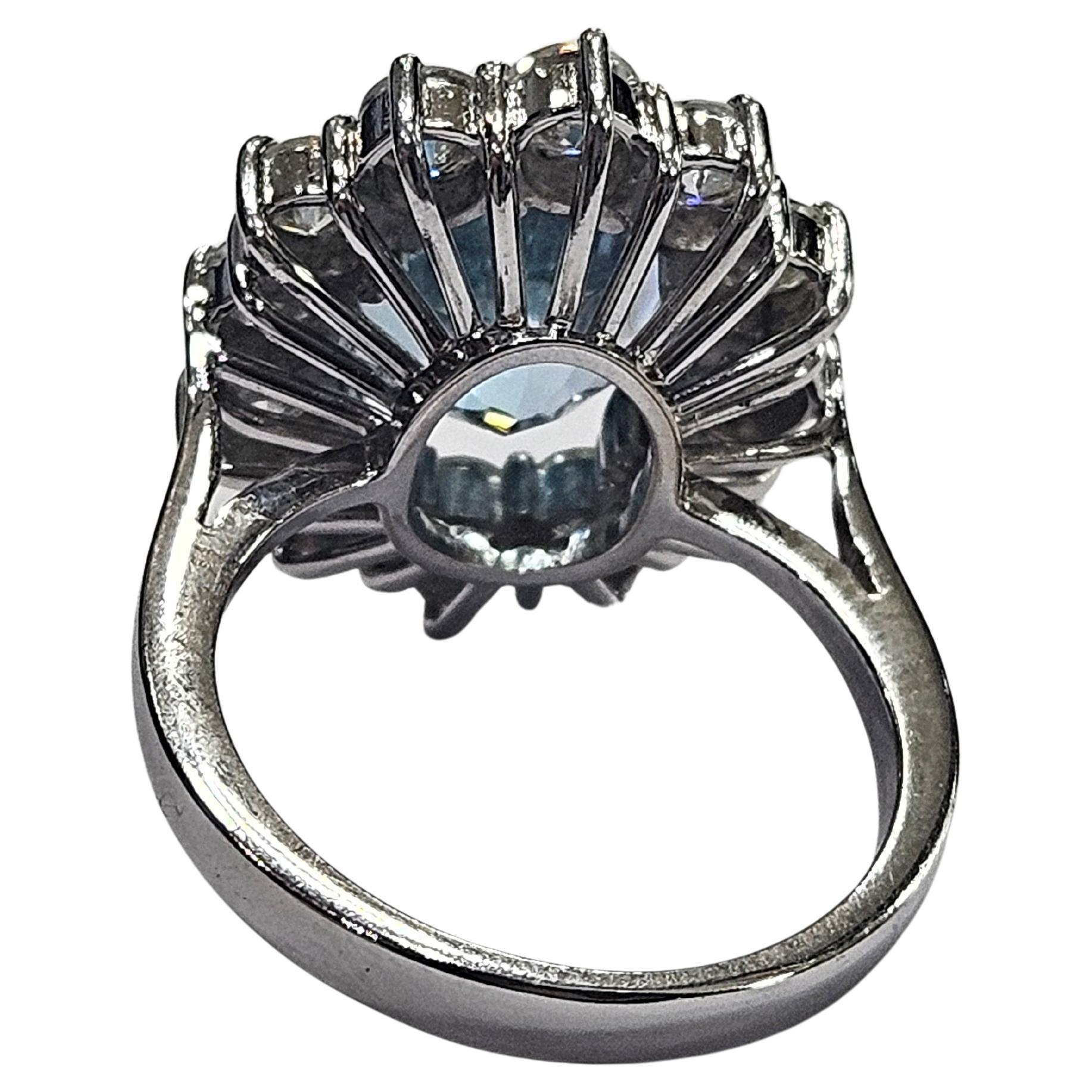 Lady Di  Anello a grappolo  Topazio cielo e  Diamante da 2,50 Ctw. Oro bianco 18 carati in vendita 3