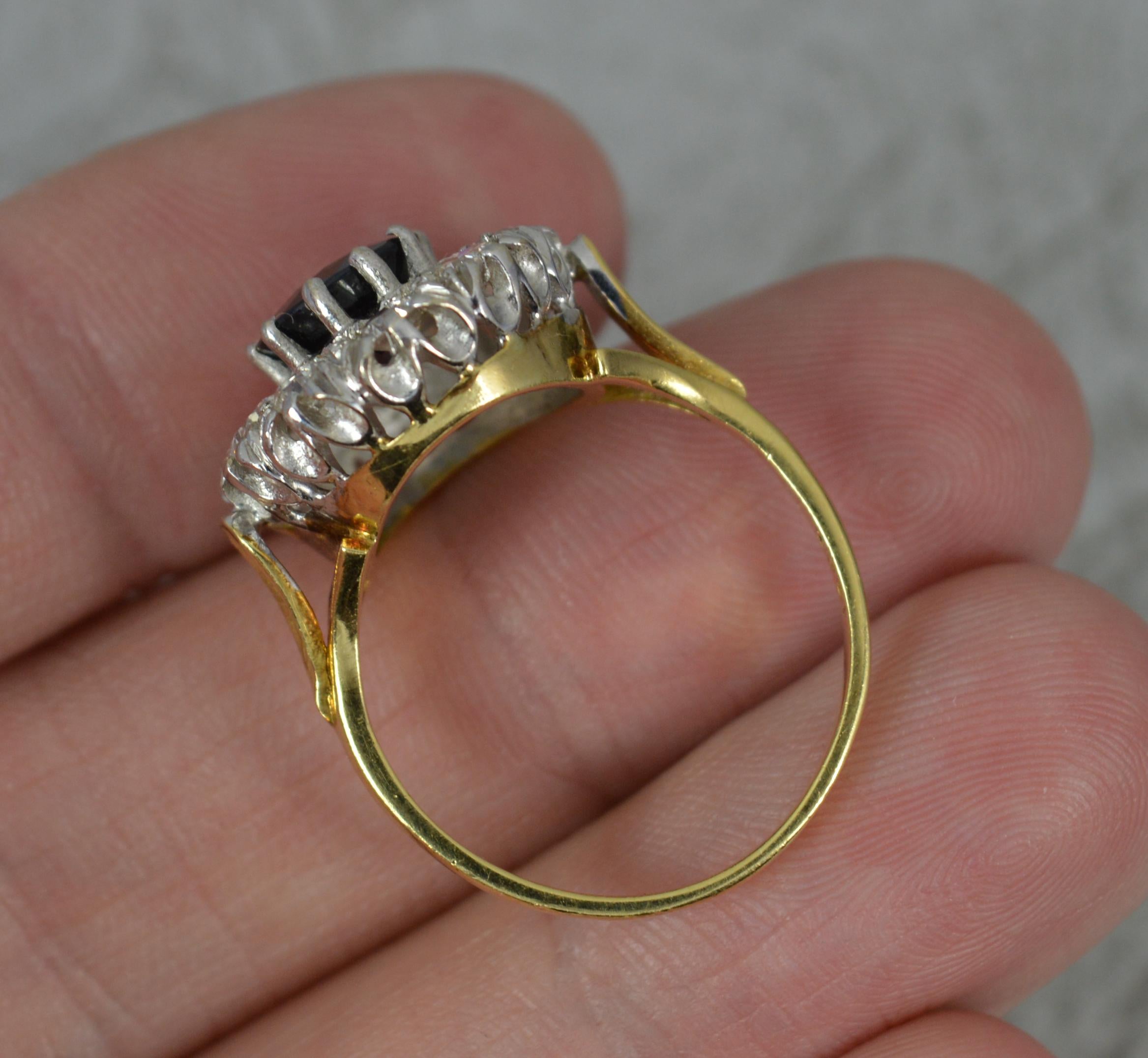 Lady Diana Design 18 Karat Gold Cluster-Ring mit blauem Saphir und 1,25 Karat Diamant im Zustand „Hervorragend“ im Angebot in St Helens, GB