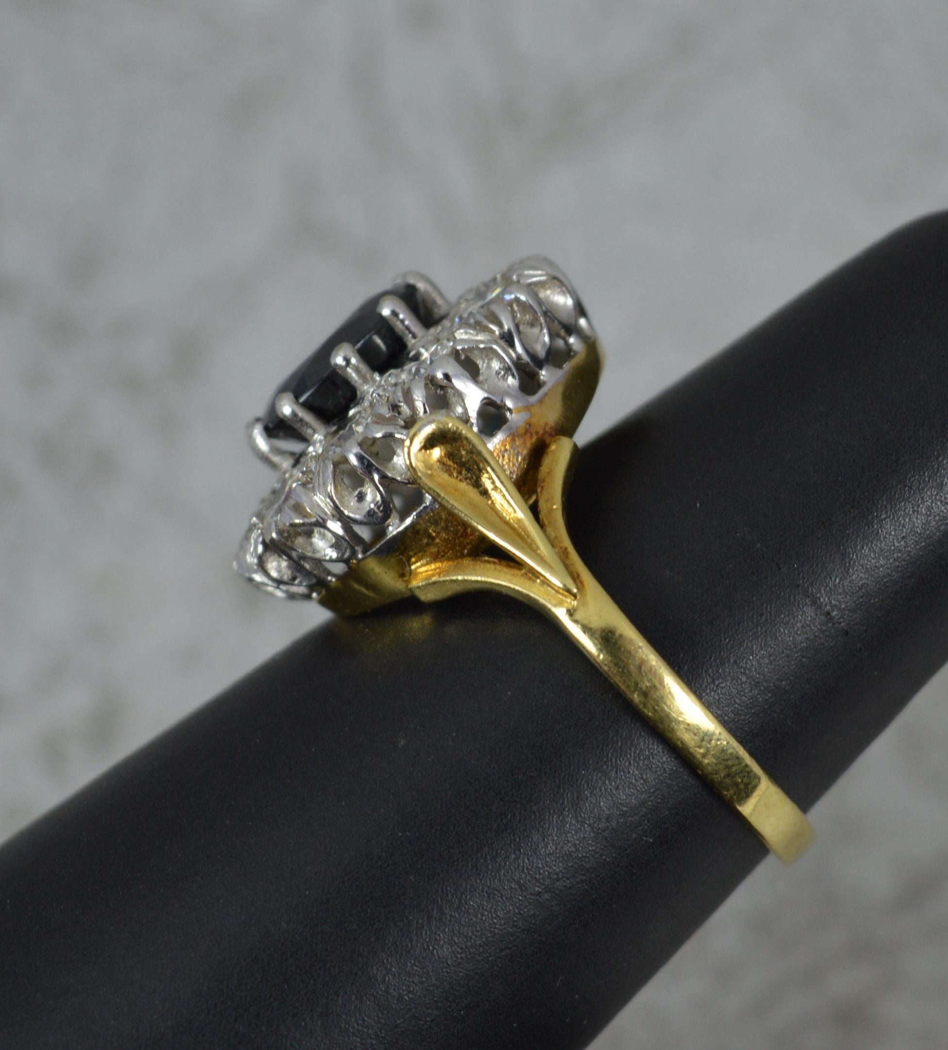 Lady Diana Design 18 Karat Gold Cluster-Ring mit blauem Saphir und 1,25 Karat Diamant im Angebot 4