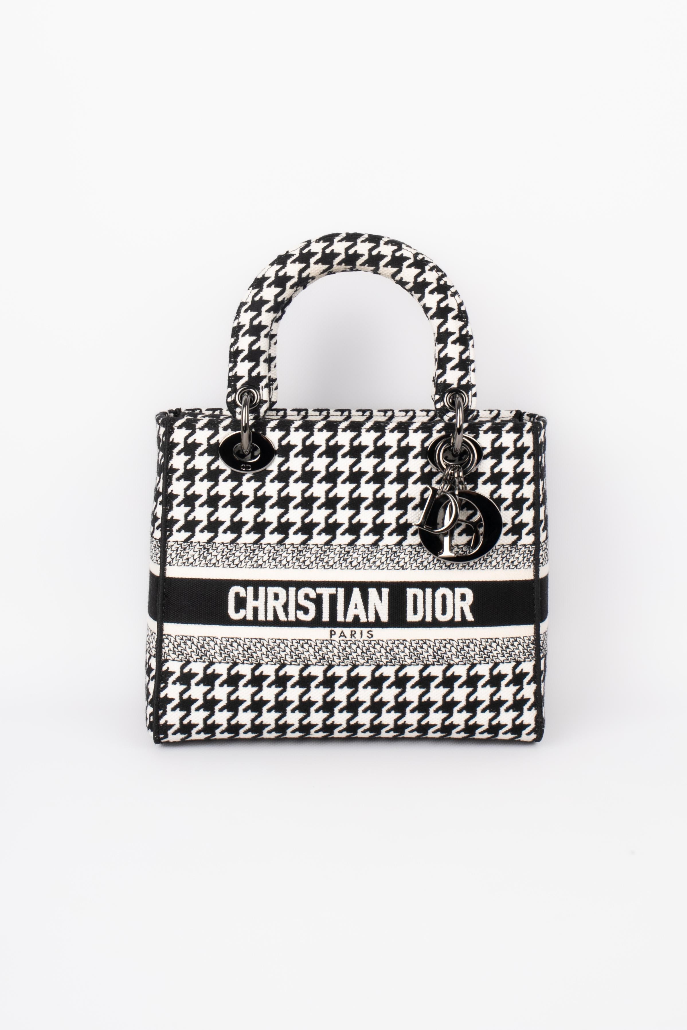 Lady Dior 2022 bag In Excellent Condition For Sale In SAINT-OUEN-SUR-SEINE, FR