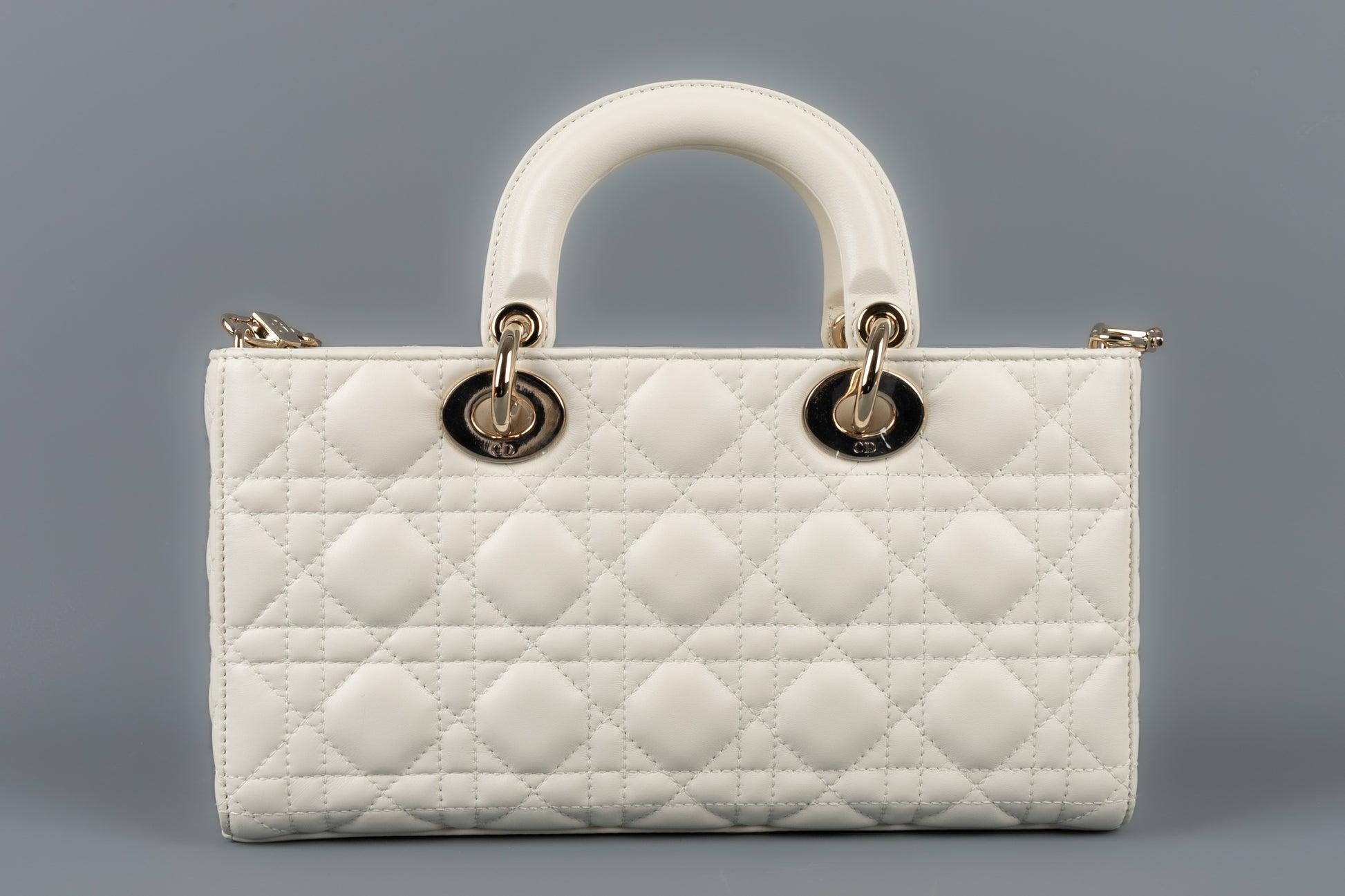 Lady Dior D-joy Medium White Lambskin Bag with Champagne Metal Elements In Excellent Condition In SAINT-OUEN-SUR-SEINE, FR
